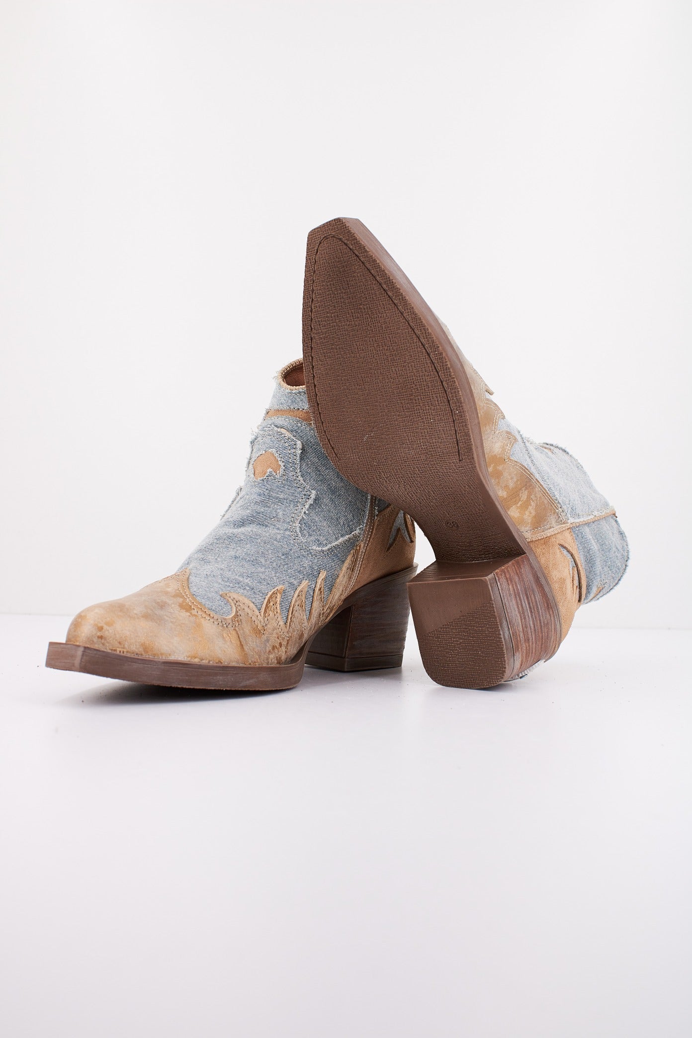 NEMONIC N en color ORO (4)