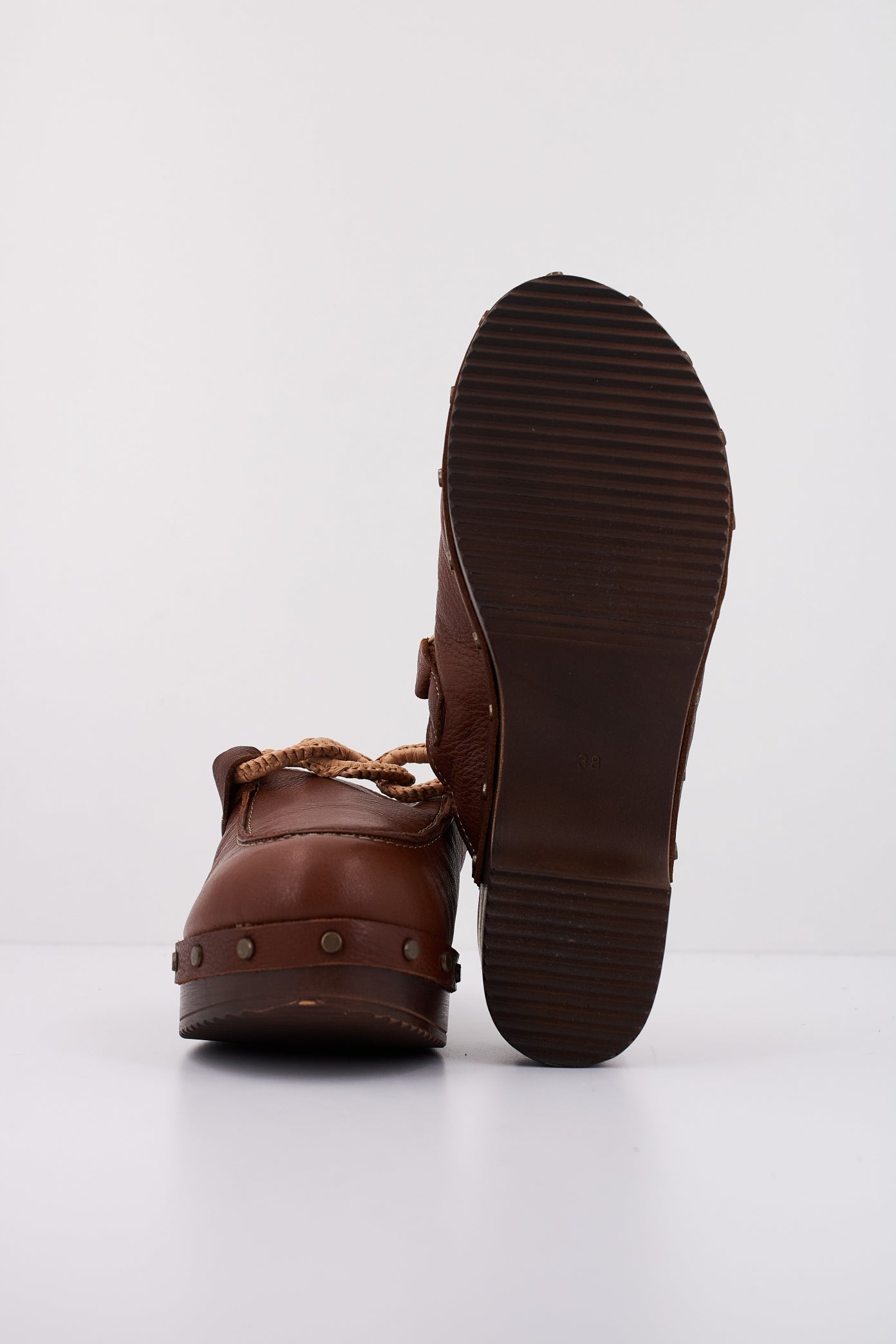 NEMONIC CADENA en color CUERO (5)