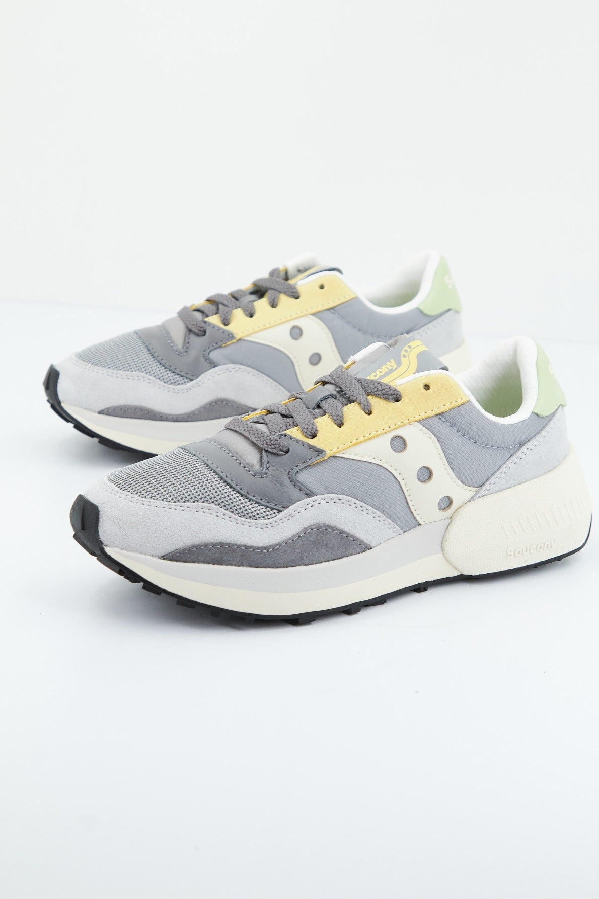 SAUCONY JAZZ NXT en color GRYYLLW (2)