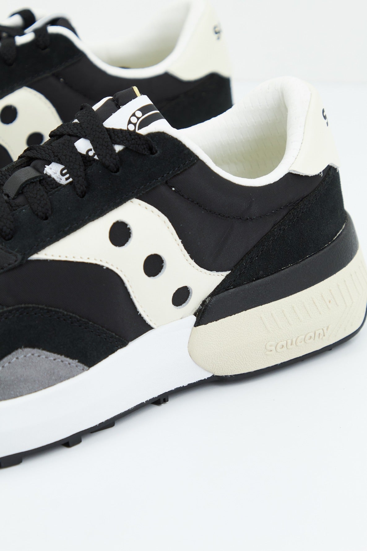 SAUCONY JAZZ NXT en color BLKCRM (4)