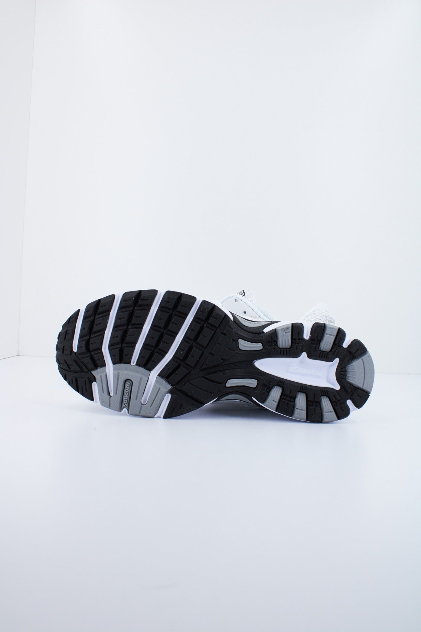 SAUCONY RIDE MILLENNIUM en color WHTSLVR (4)