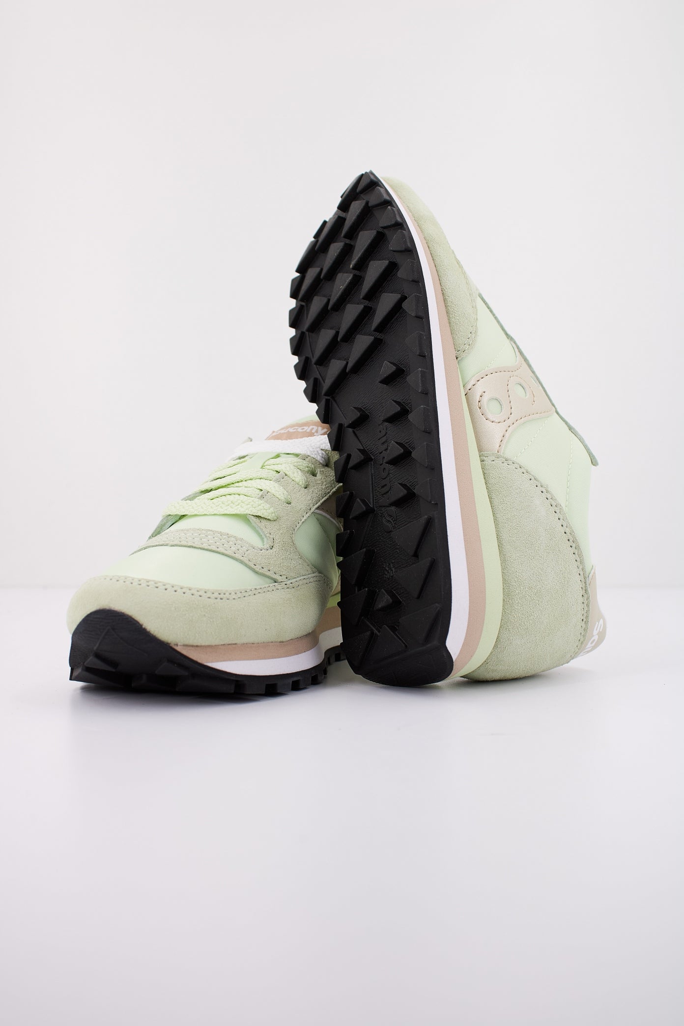 SAUCONY JAZZ TRIPLE en color GRNGLD (4)