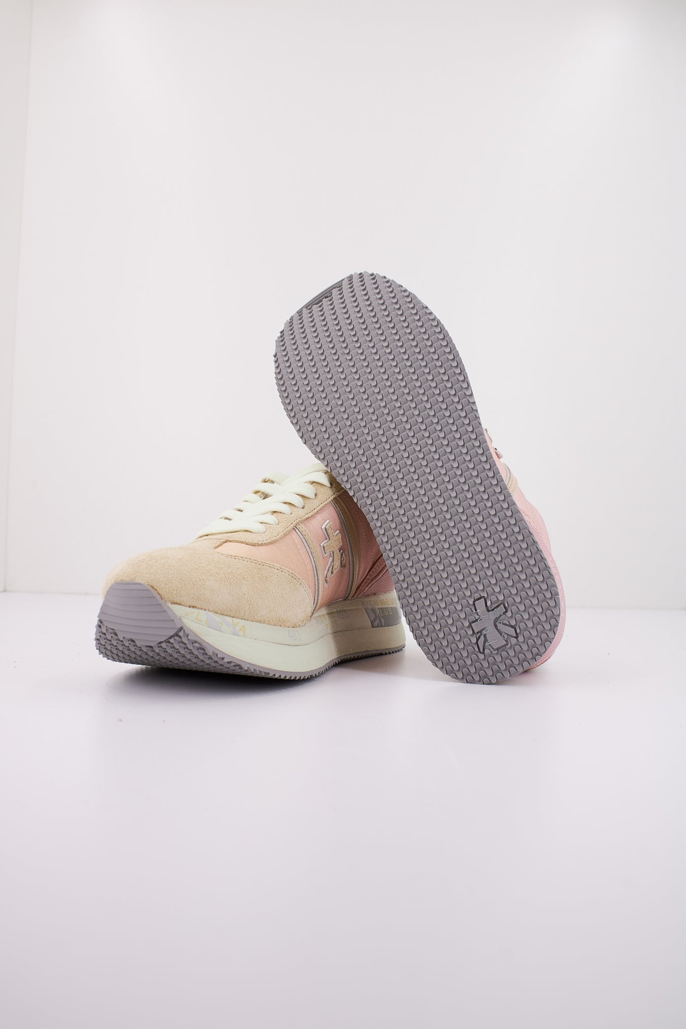 PREMIATA CONNY en color (4)