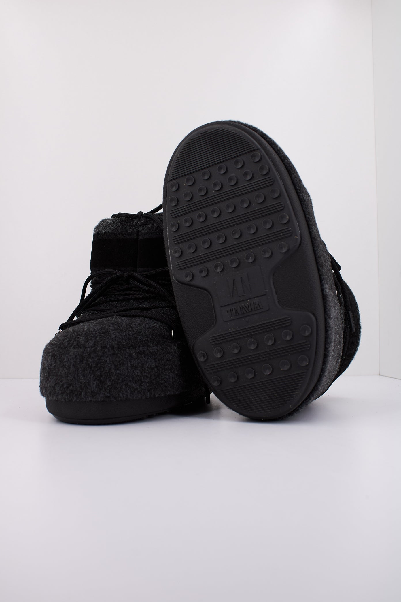 MOON BOOT MB ICON LOW FELT en color BLKMLG (5)