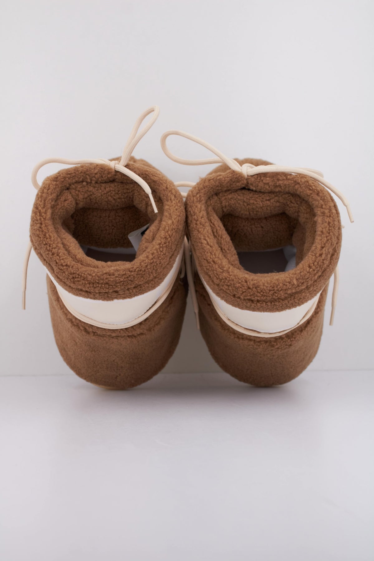 MOON BOOT MB ICON LOW FLEECE en color CAMEL (5)