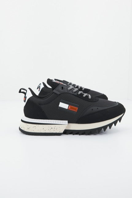 TOMMY JEANS THE CLEAT en color BDSBLACK (2)