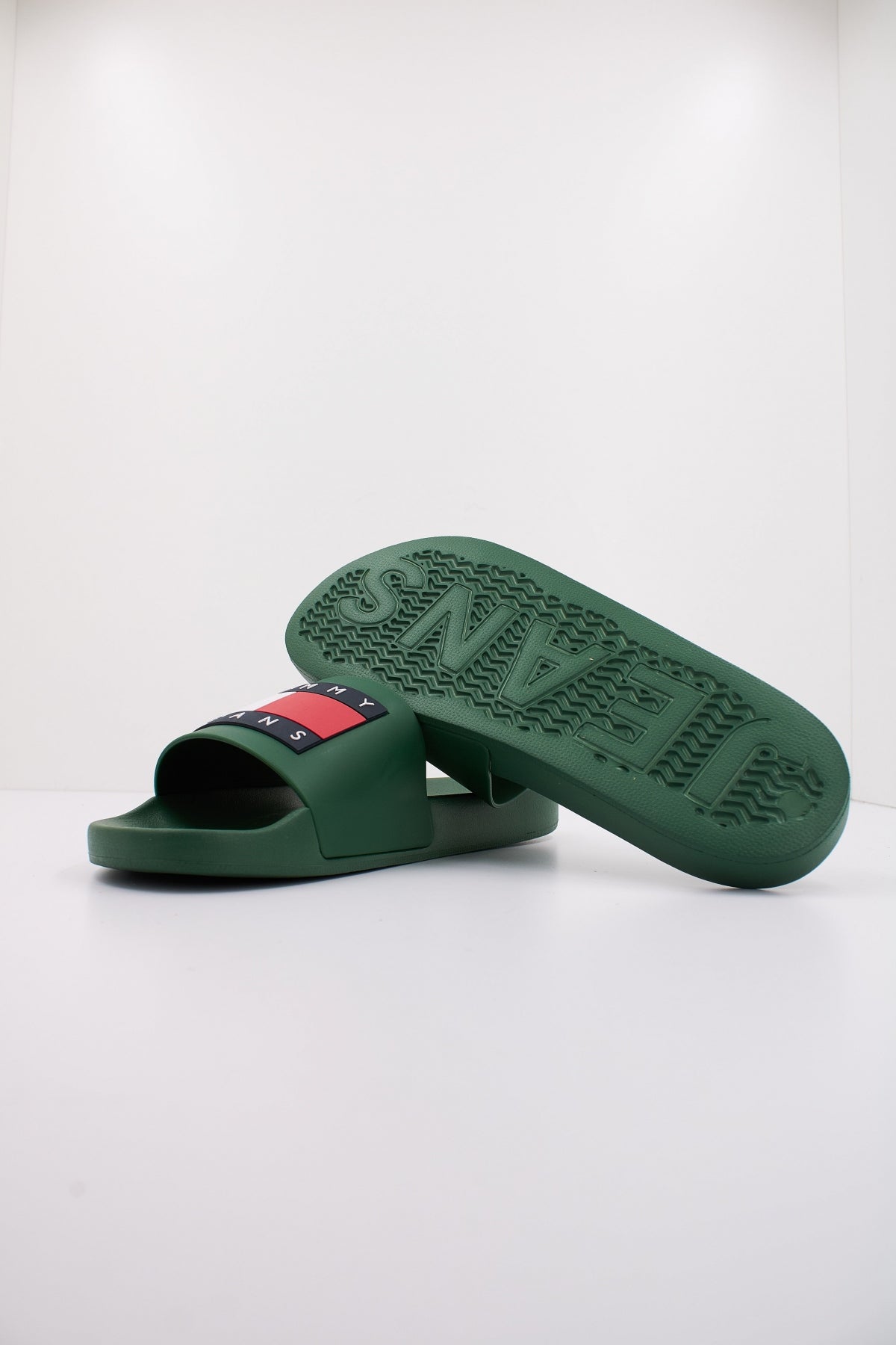 TOMMY JEANS EMEM en color LP (5)