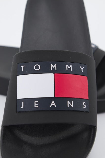 TOMMY JEANS FLAG POOL SLD ESS en color BDS (4)