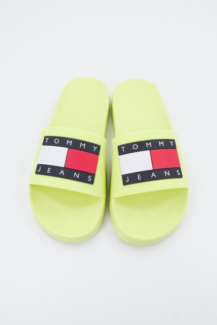 TOMMY JEANS FLAG POOL SLD ESS en color MSA (4)