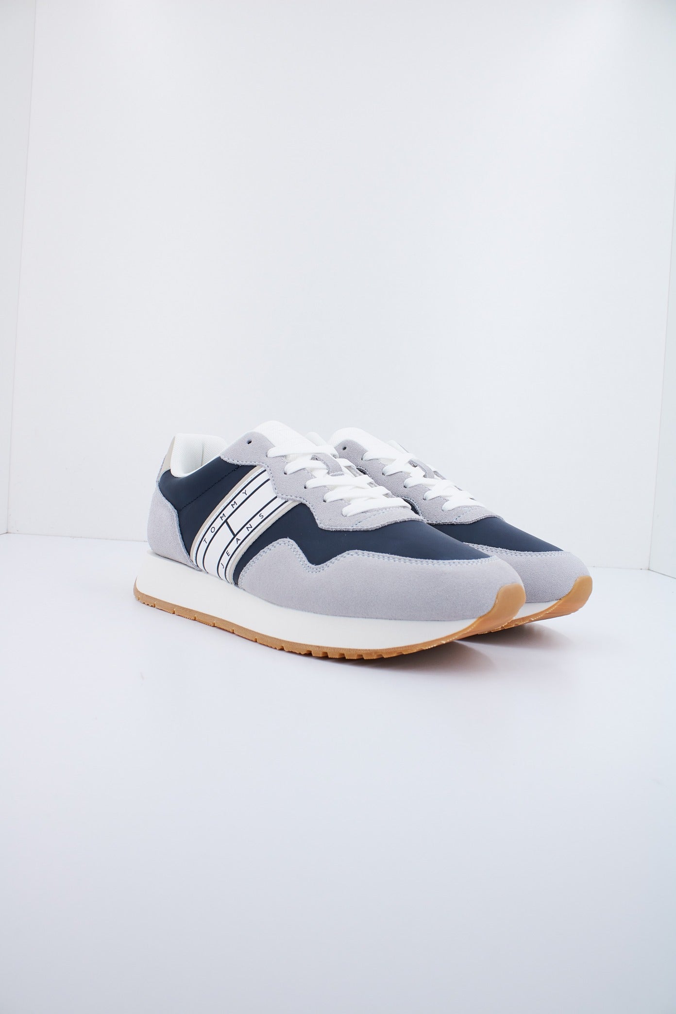 TOMMY JEANS TJM MODERN RUNNER en color PRQ (2)