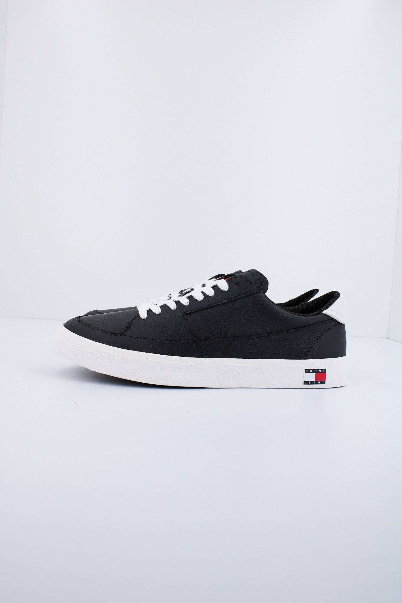 TOMMY JEANS TJM VULCANIZED ESS en color BDS (1)
