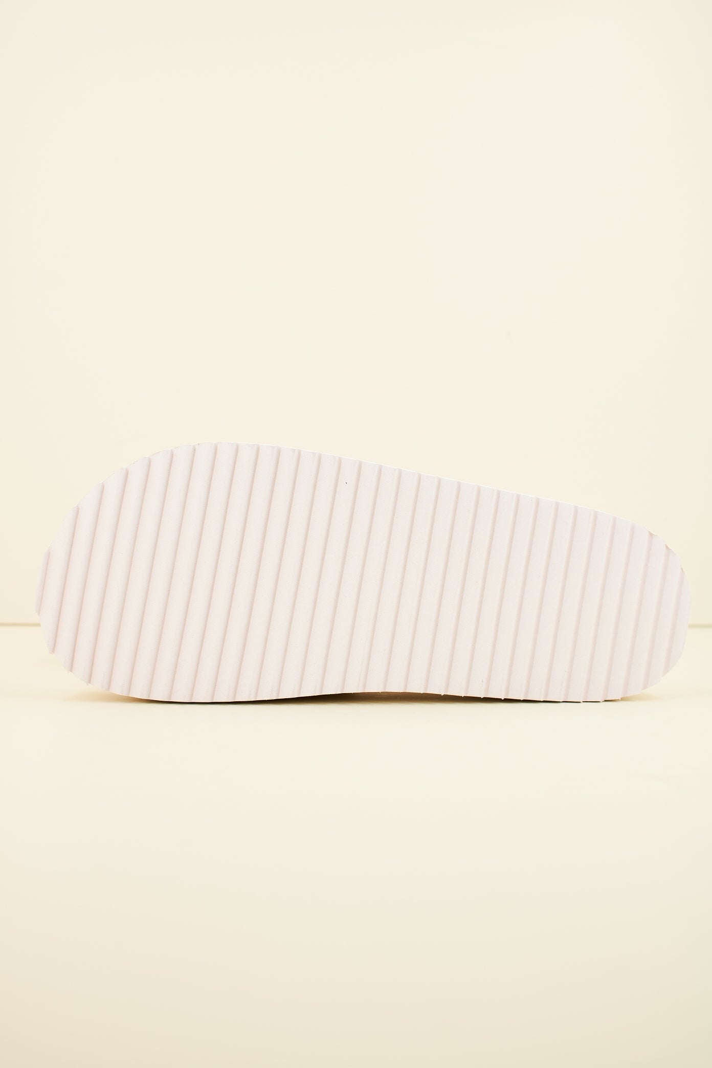 TOMMY JEANS ELEVATED FLATFORM SL en color YBL (4)