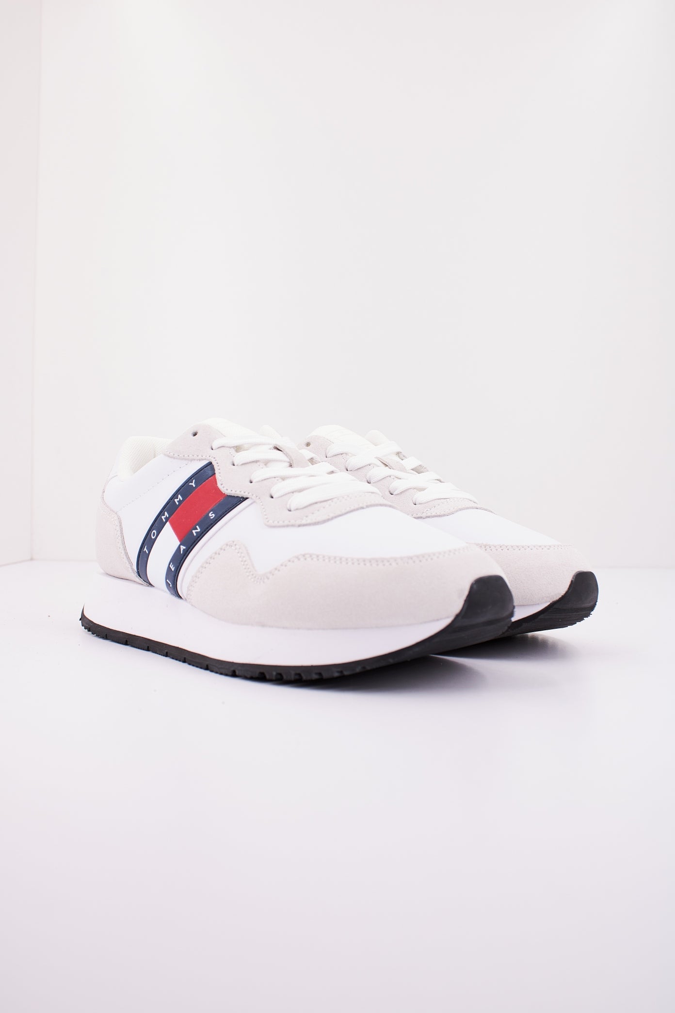 TOMMY JEANS TJW EVA RUNNER MAT M en color YBS (2)