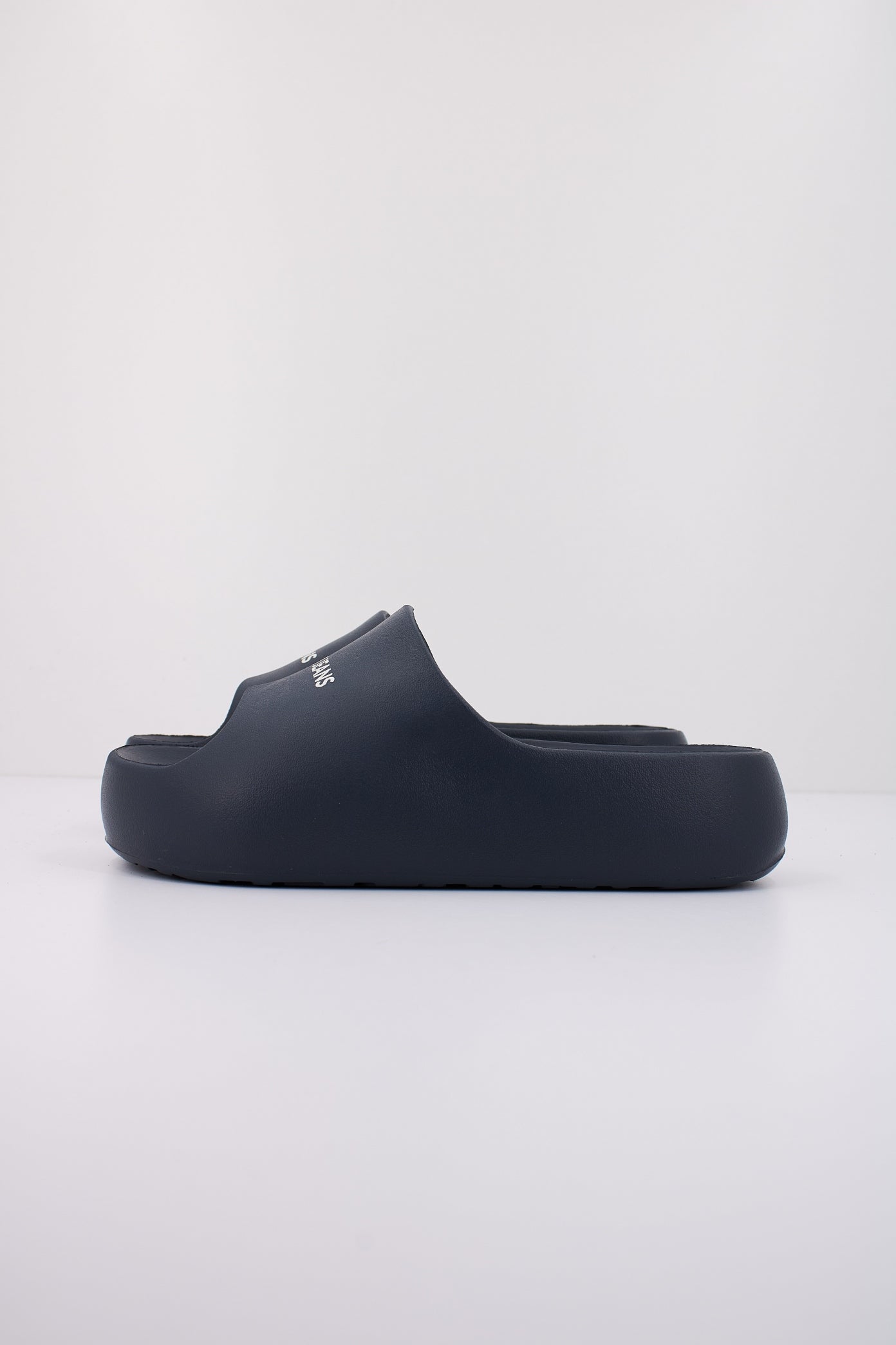 TOMMY JEANS TJW CHUNKY FLATFORM en color CG (1)