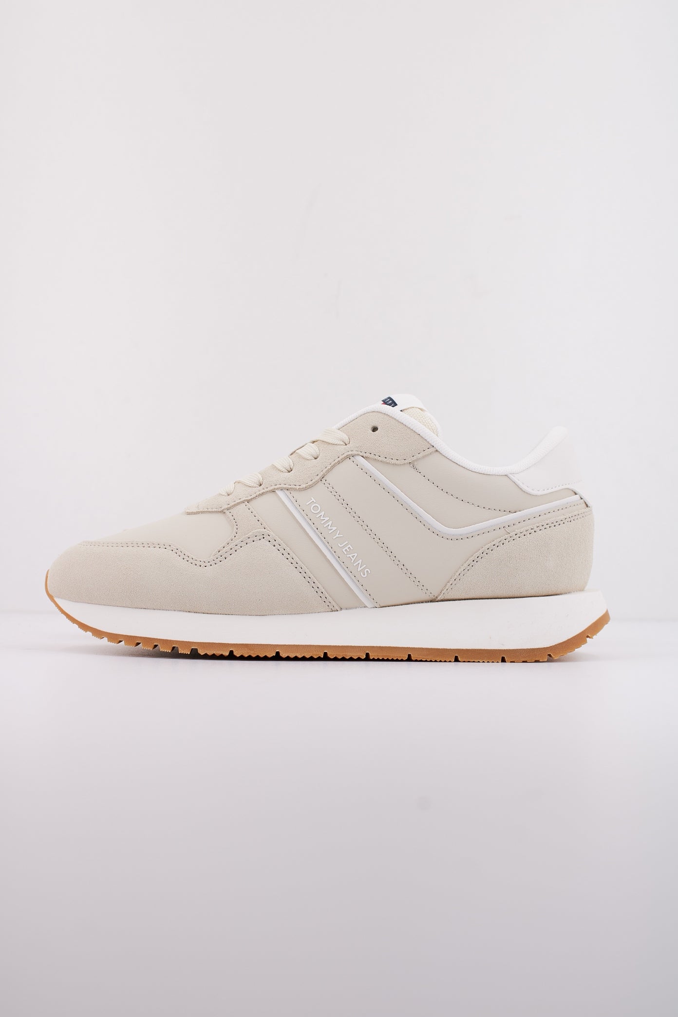 TOMMY JEANS TJW EVA RETRO RUNNER en color ACG (1)