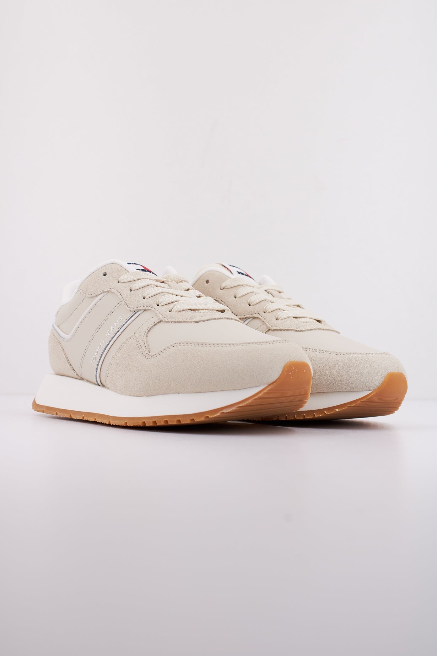 TOMMY JEANS TJW EVA RETRO RUNNER en color ACG (2)