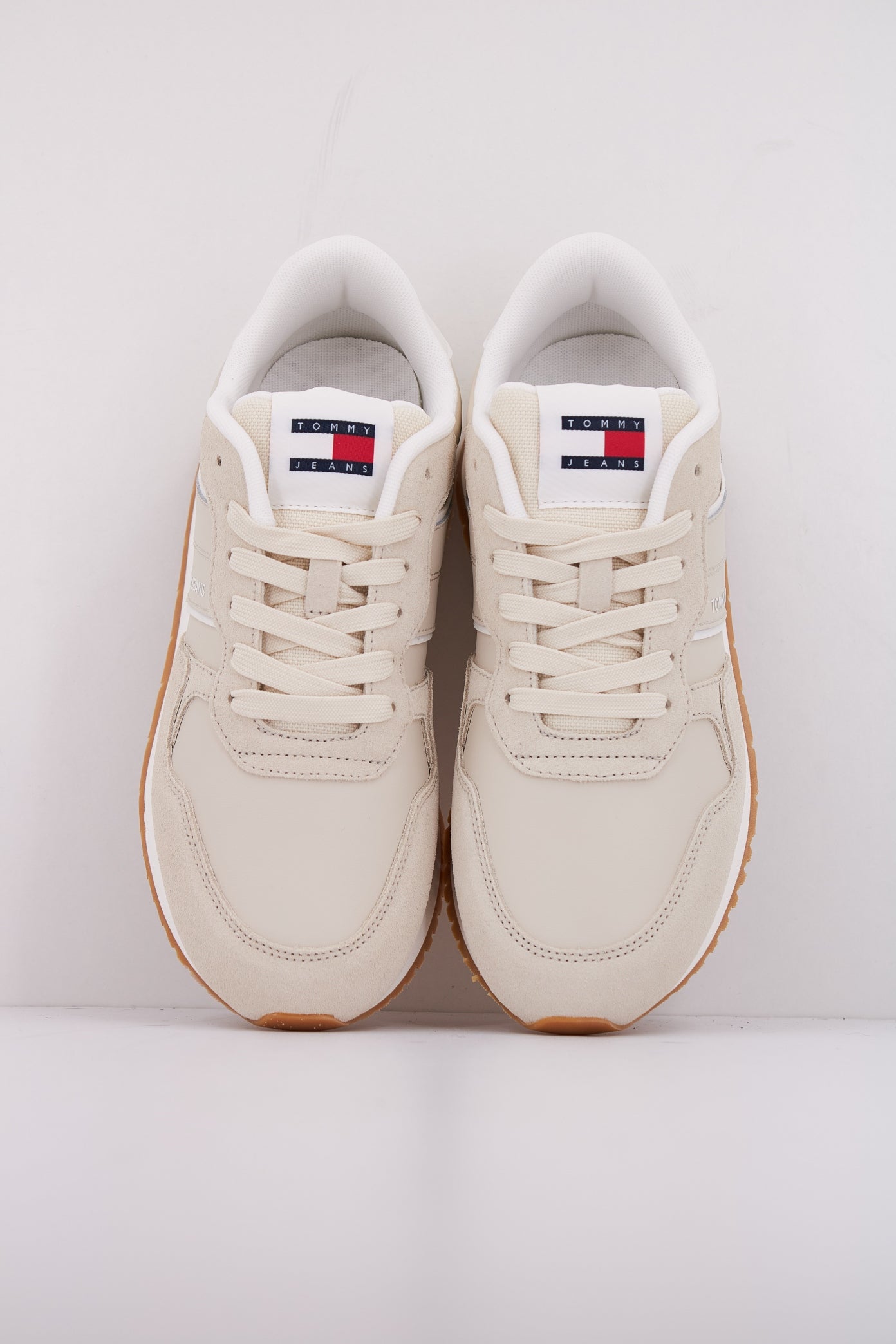 TOMMY JEANS TJW EVA RETRO RUNNER en color ACG (3)