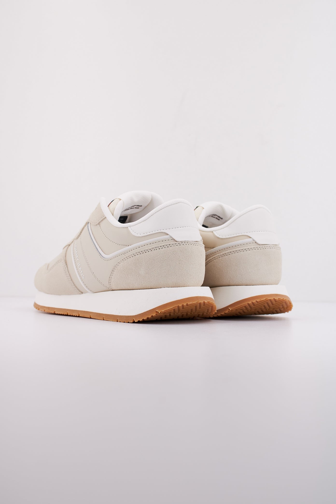 TOMMY JEANS TJW EVA RETRO RUNNER en color ACG (4)