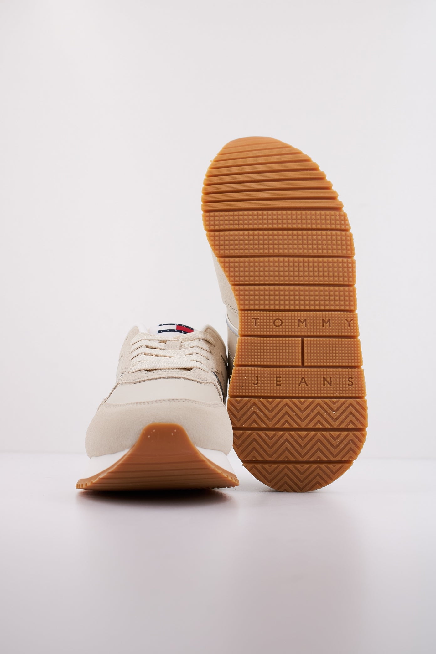 TOMMY JEANS TJW EVA RETRO RUNNER en color ACG (5)