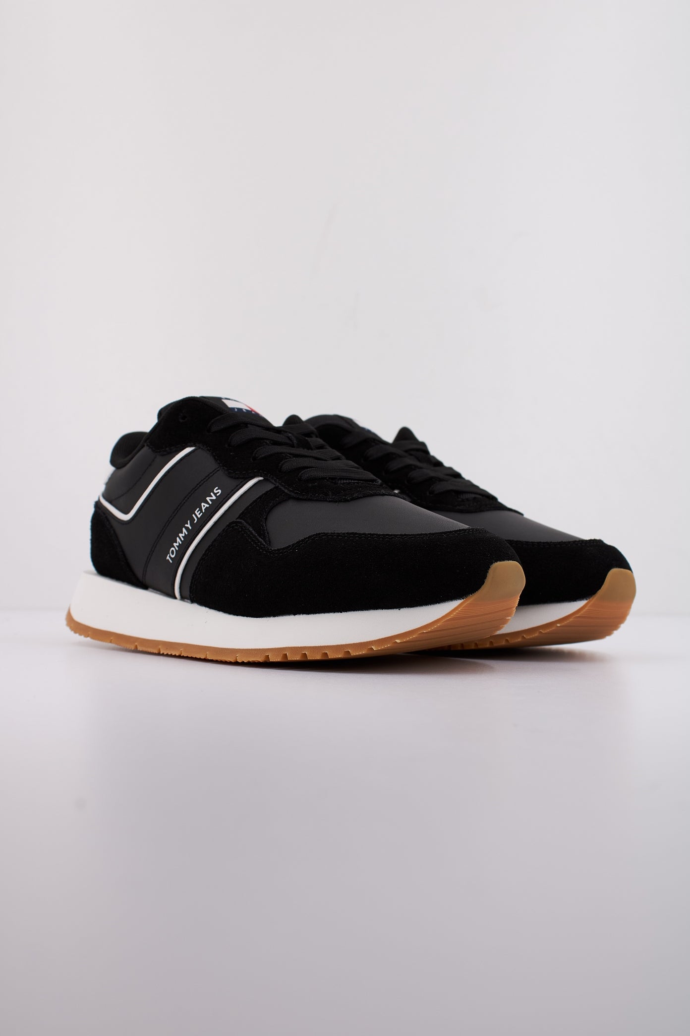 TOMMY JEANS TJW EVA RETRO RUNNER en color BDS (2)