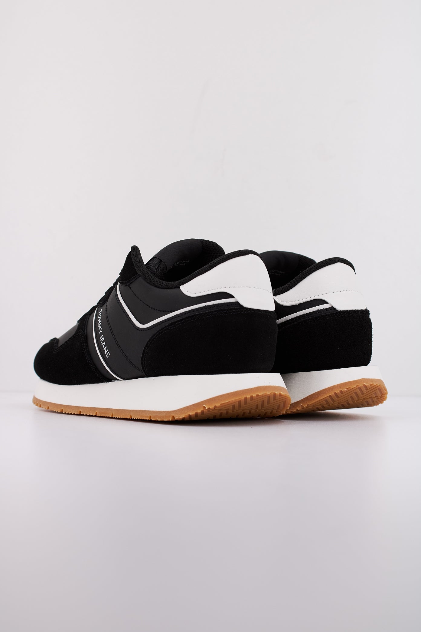 TOMMY JEANS TJW EVA RETRO RUNNER en color BDS (4)