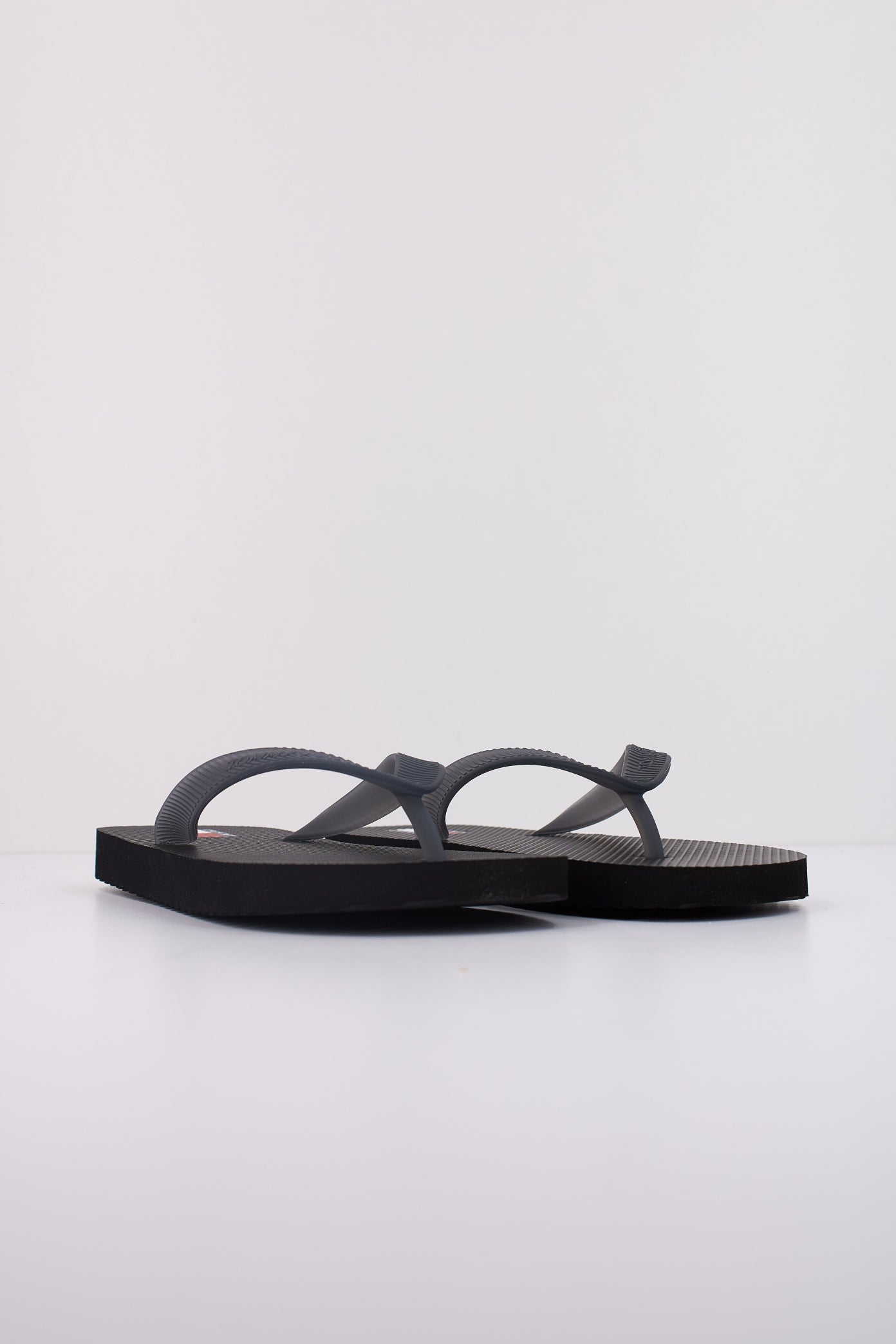 TOMMY JEANS LOGO FLIP FLOP en color PT (2)