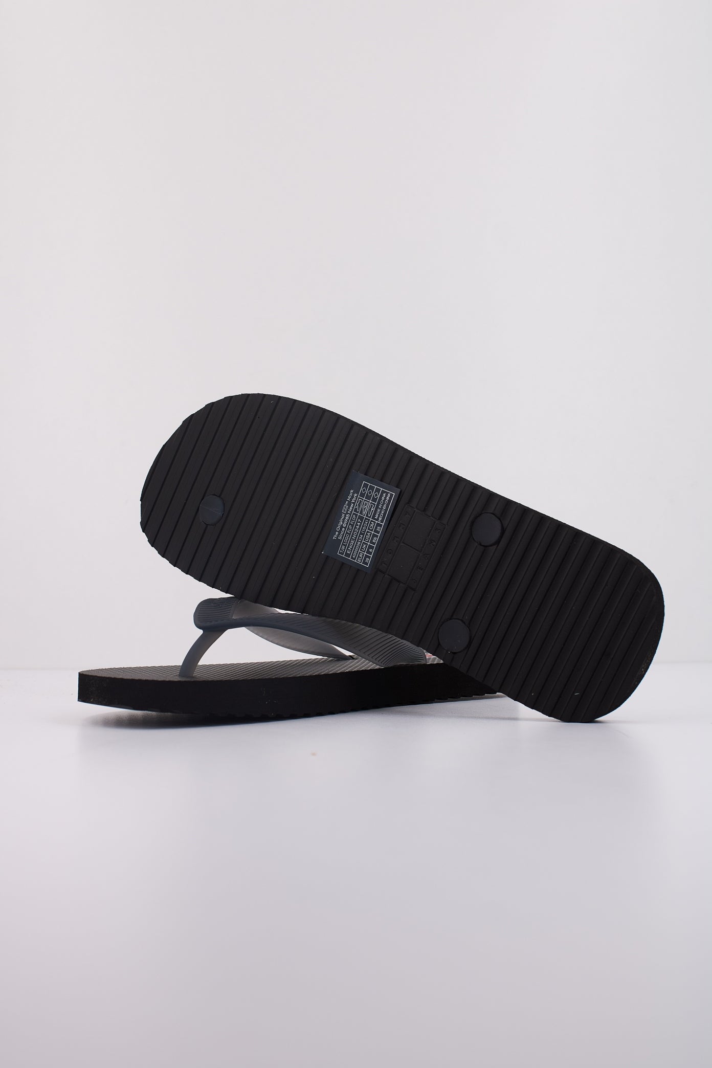 TOMMY JEANS LOGO FLIP FLOP en color PT (5)