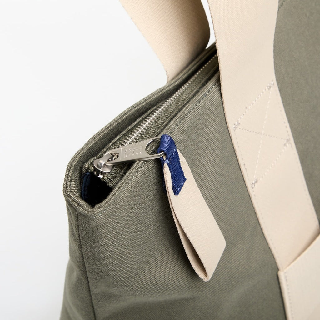 TOMMY JEANS RETRO COOL TOTE en color MRH (3)