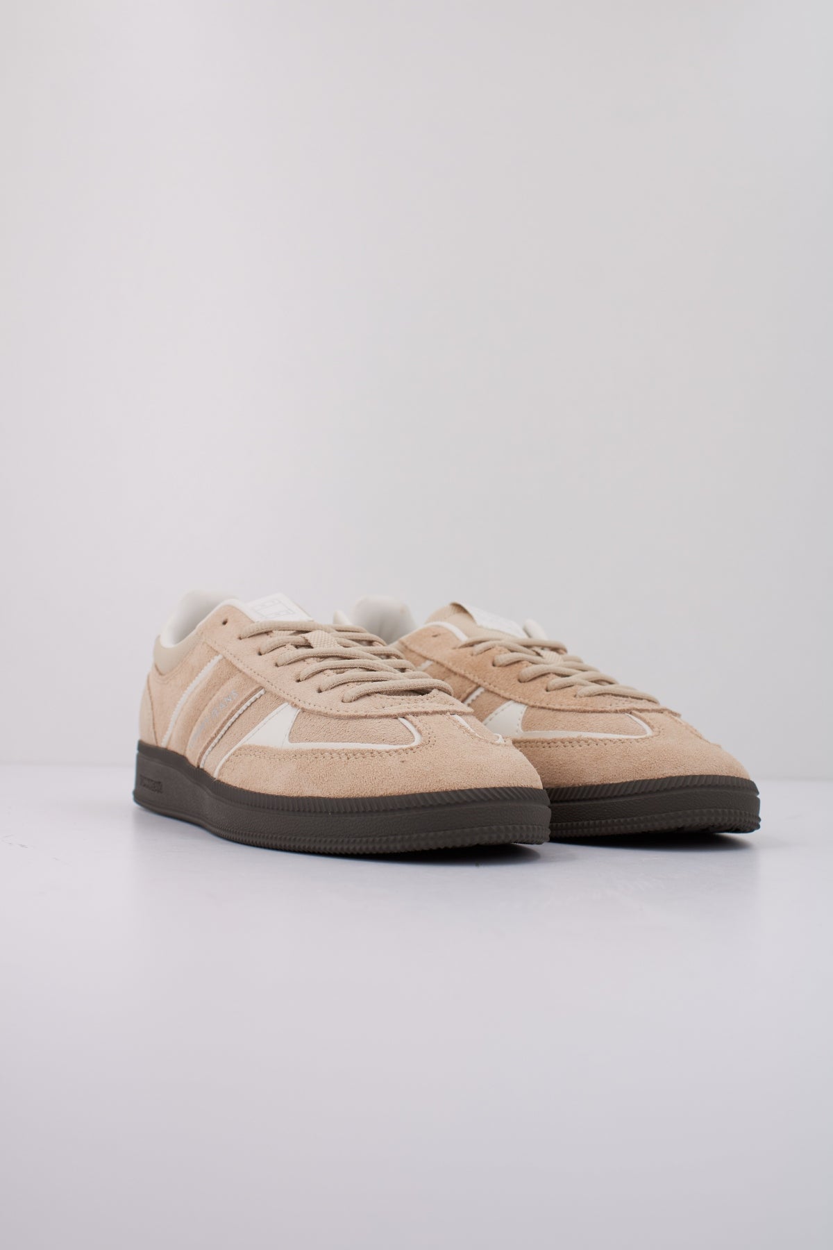 TOMMY JEANS THE GREENWICH EDGE en color AES (2)