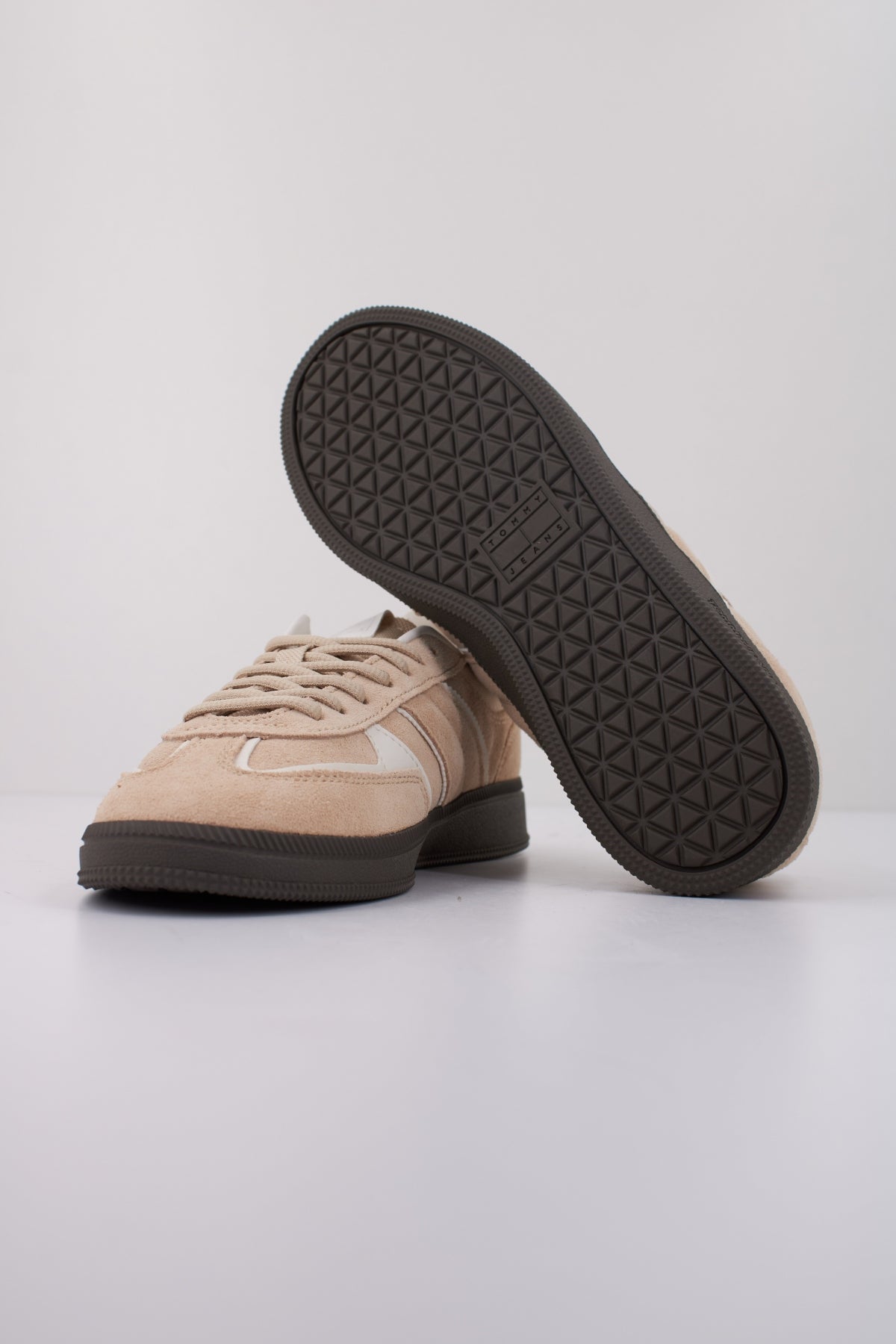 TOMMY JEANS THE GREENWICH EDGE en color AES (5)