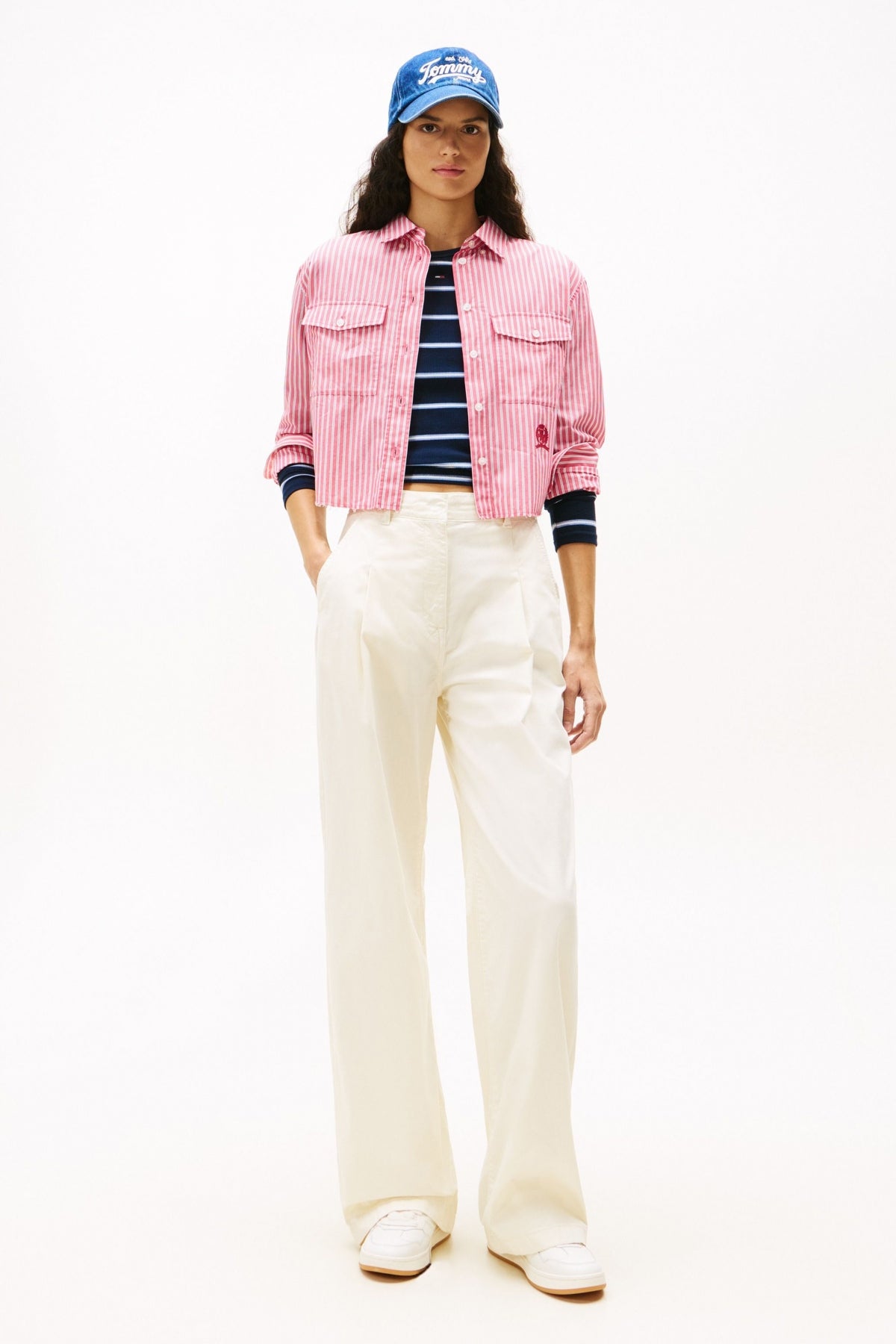 TOMMY JEANS TJW WIDE LEG CHINO en color YBH (4)