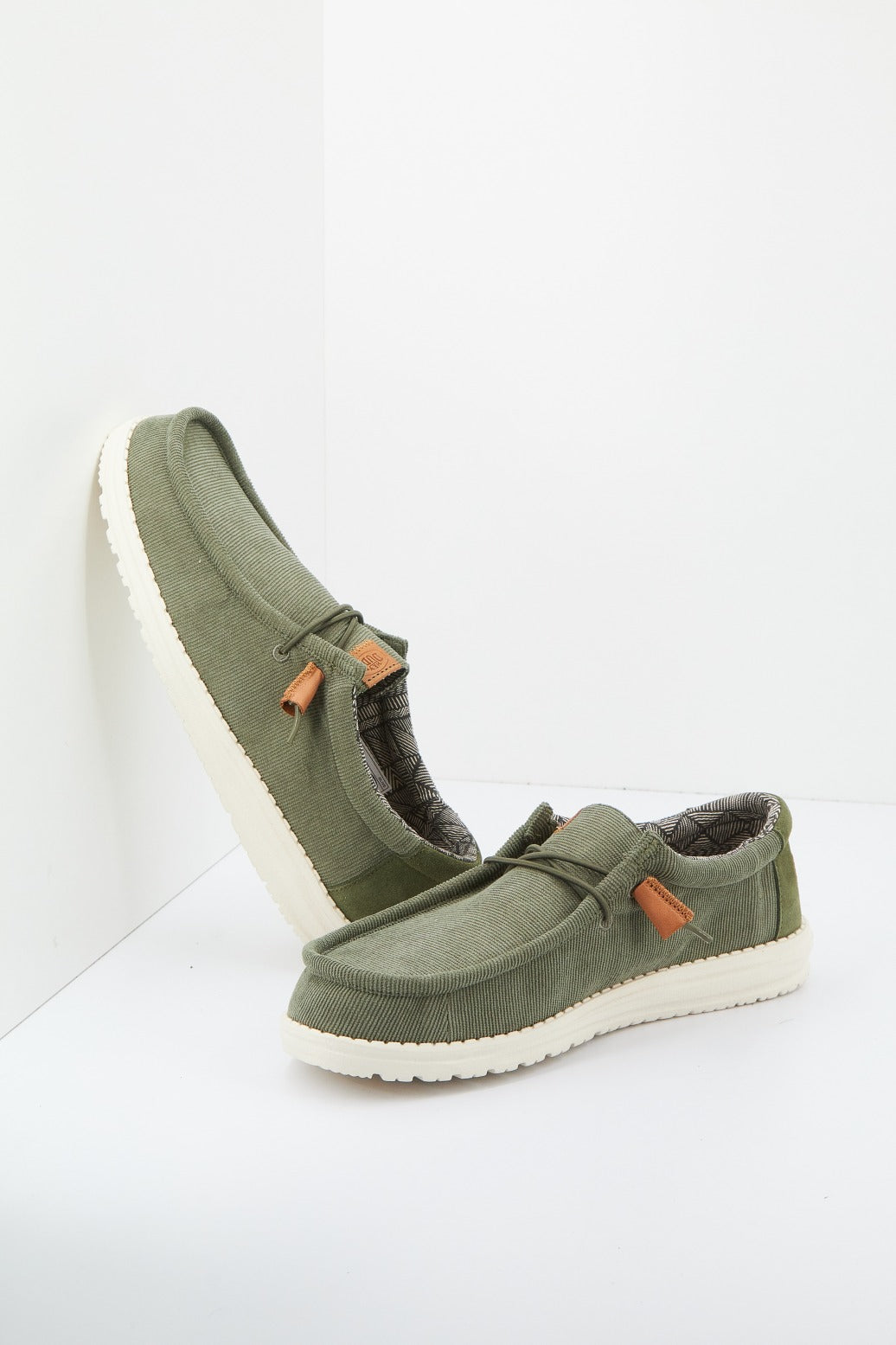 HEY DUDE WALLY CORDUROY en color OLIVE (4)