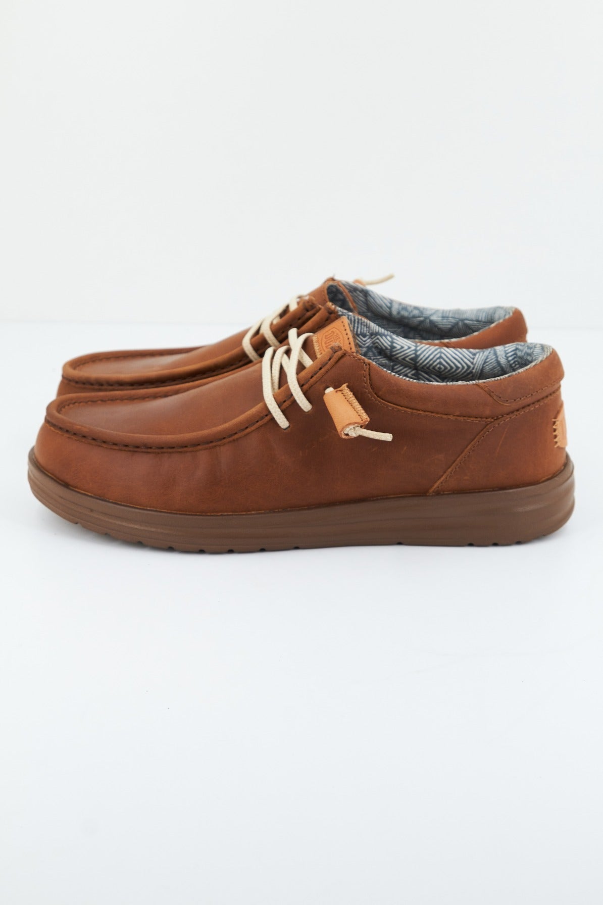 HEY DUDE WALLY GRIP en color BROWN (2)