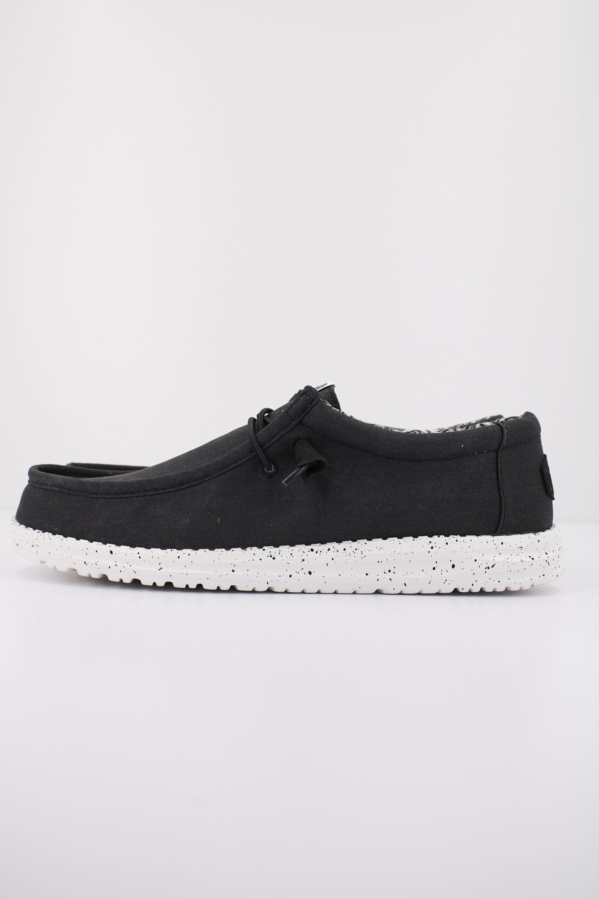 HEY DUDE WALLY CANVAS en color BLCKWHT (1)