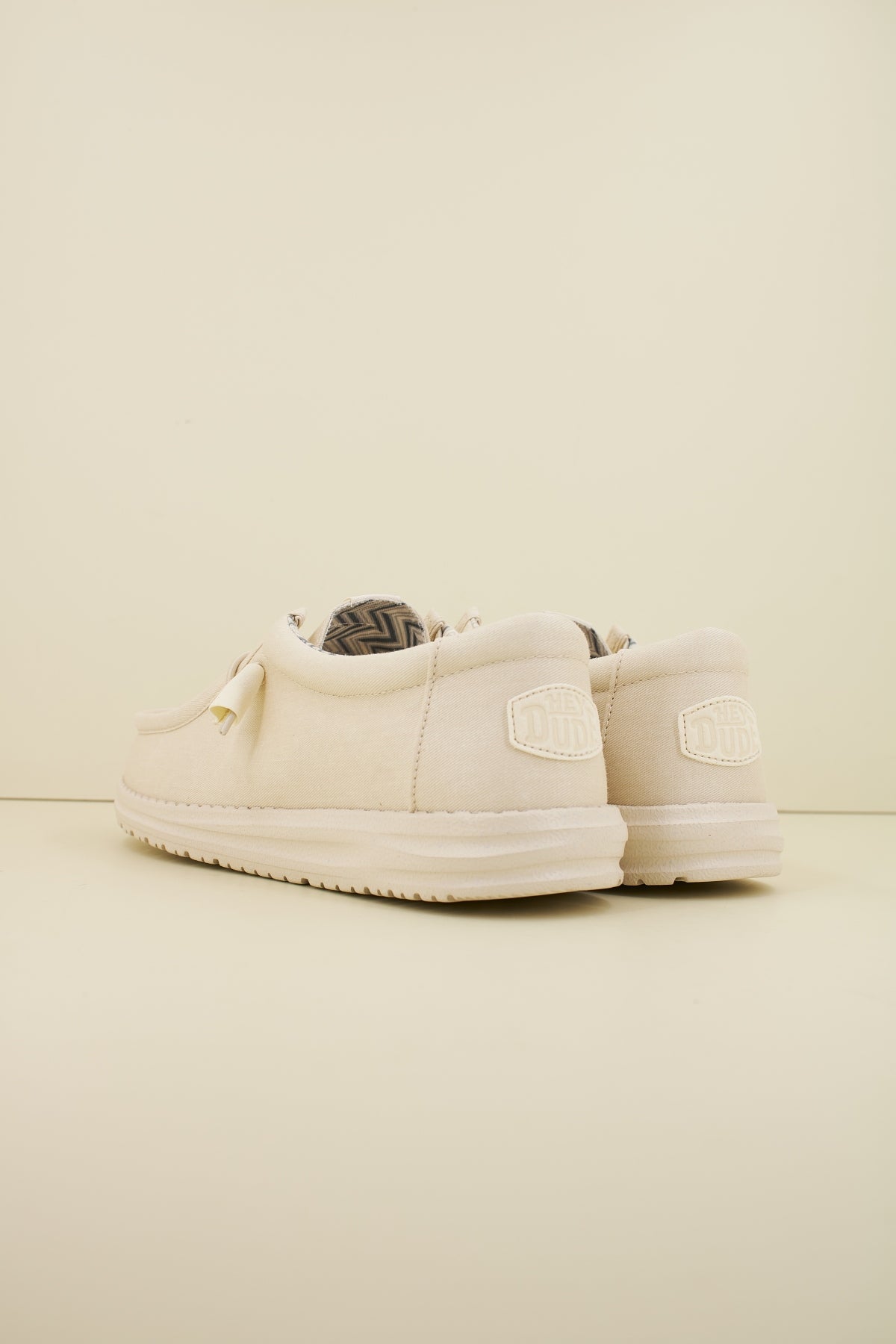 HEY DUDE WALLY CANVAS en color STNWHT (3)