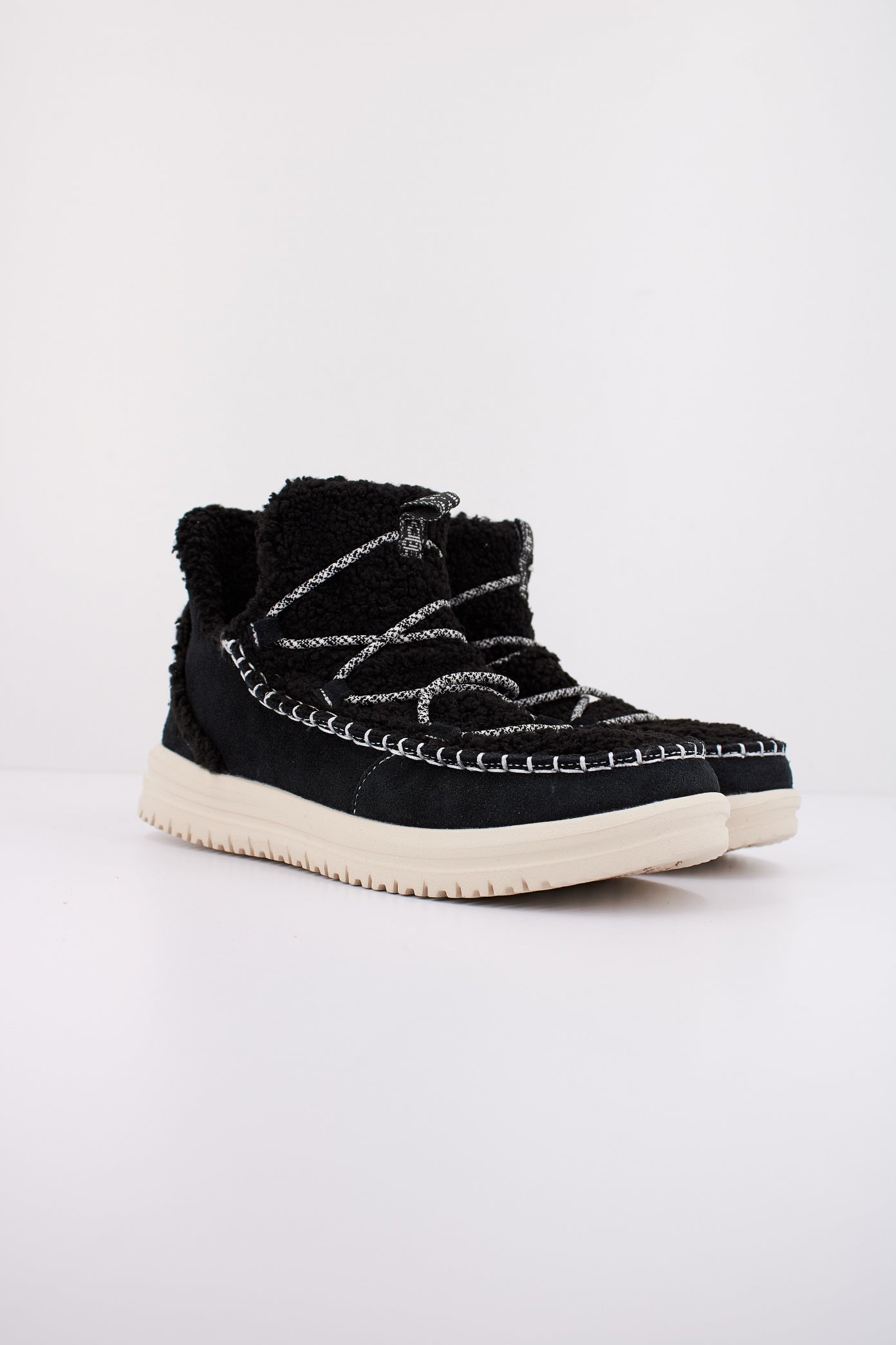 HEY DUDE CAMDEN SUEDE COZY en color BLACK (2)