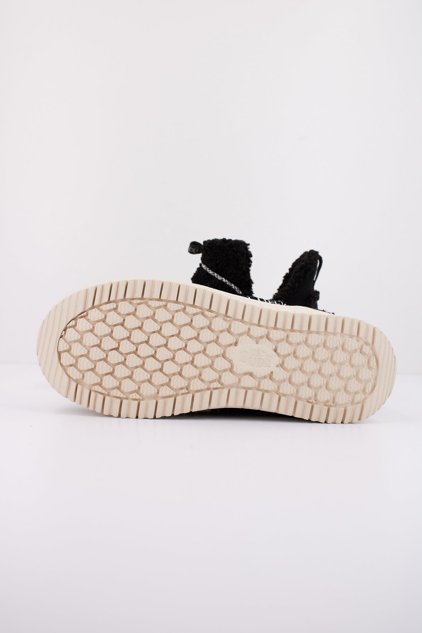 HEY DUDE CAMDEN SUEDE COZY en color BLACK (5)