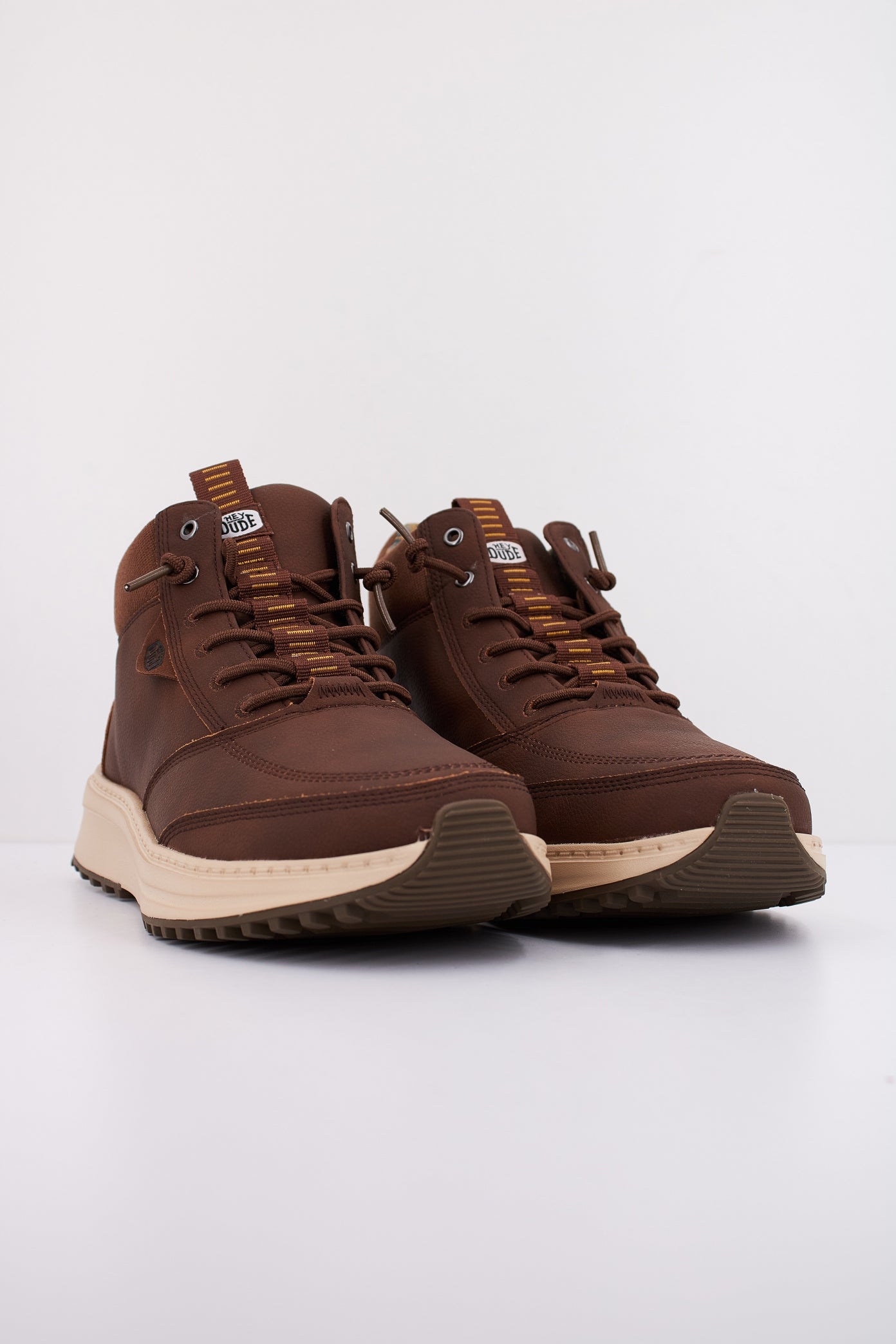 HEY DUDE TAHOE CLASSIC en color BROWN (2)