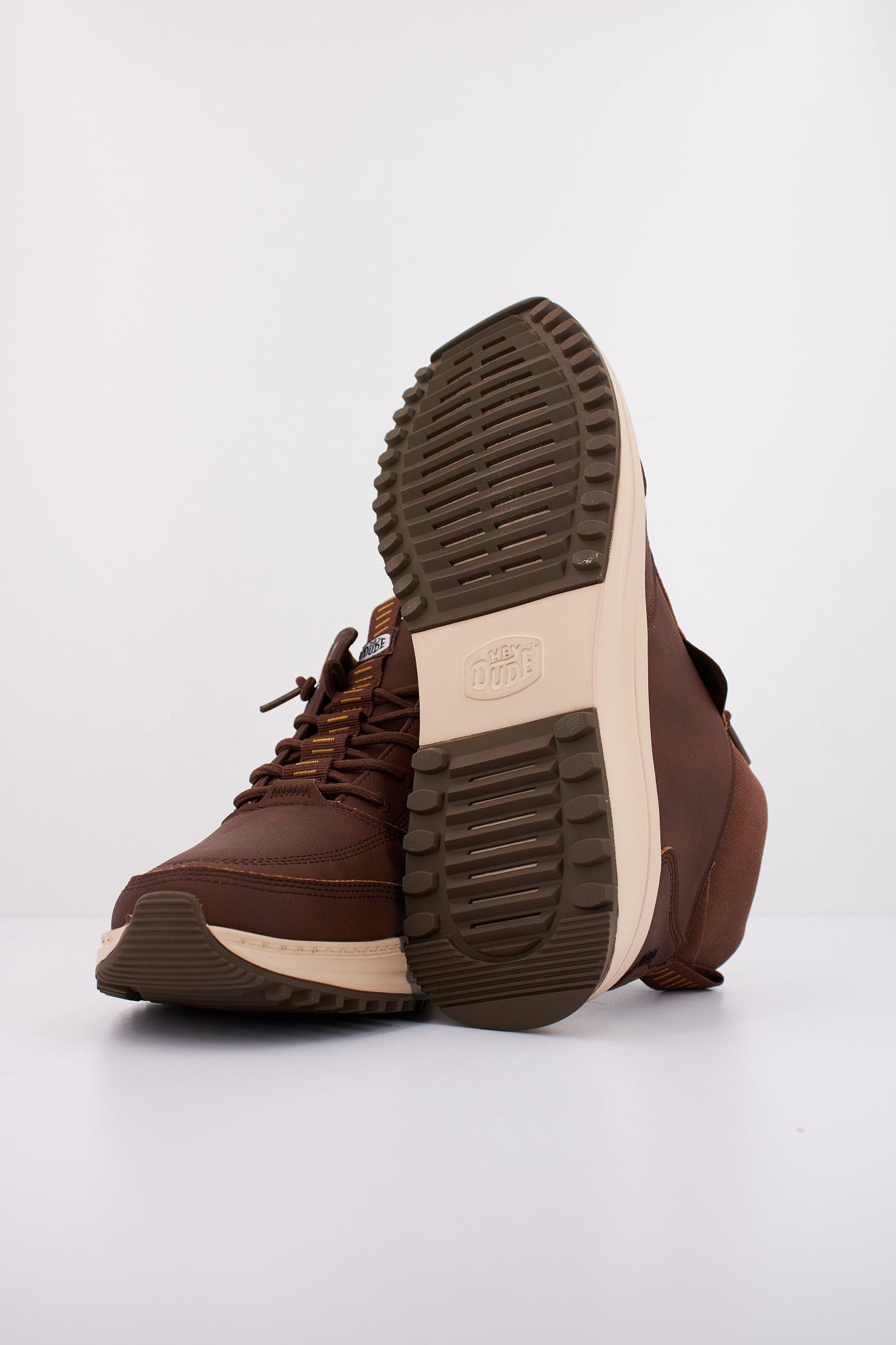 HEY DUDE TAHOE CLASSIC en color BROWN (5)