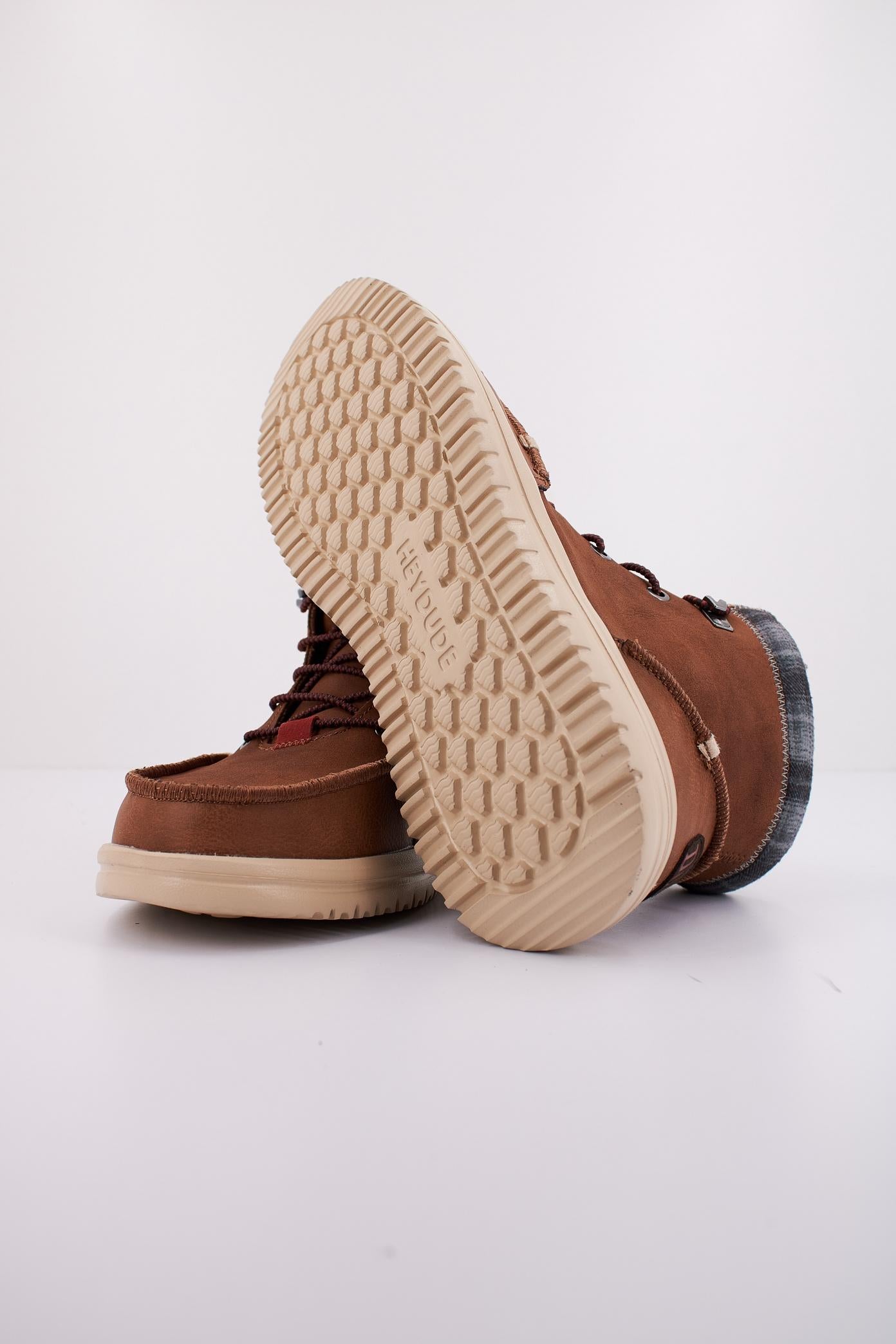 HEY DUDE BRADLEY CLASSIC en color COGNAC (5)