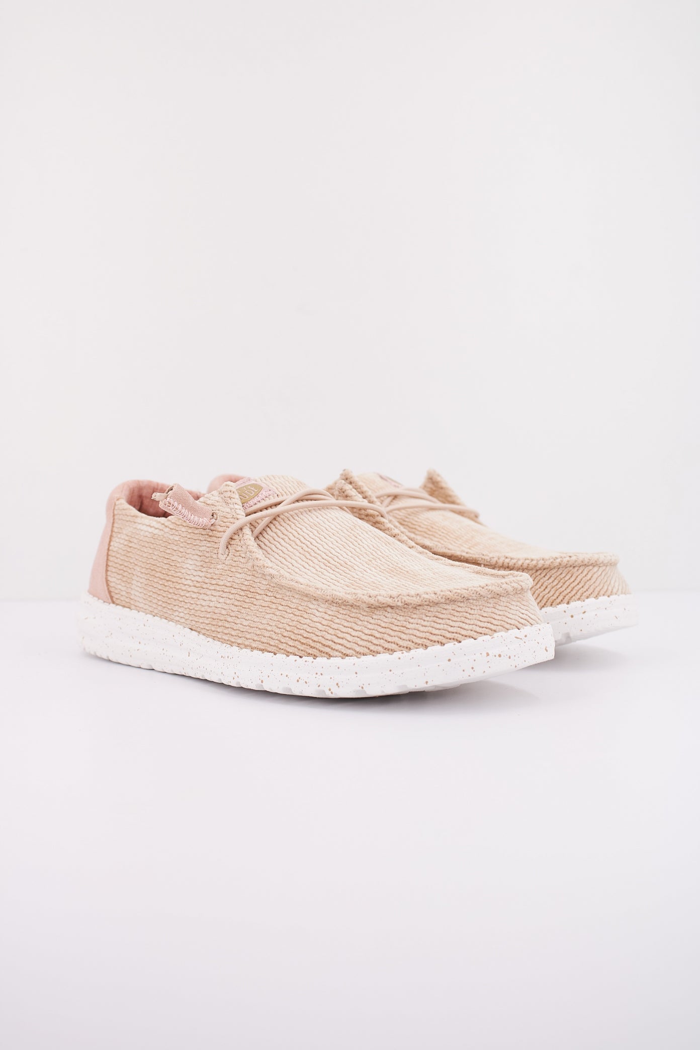 HEY DUDE WAVE CORDUROY en color TAUPE (2)