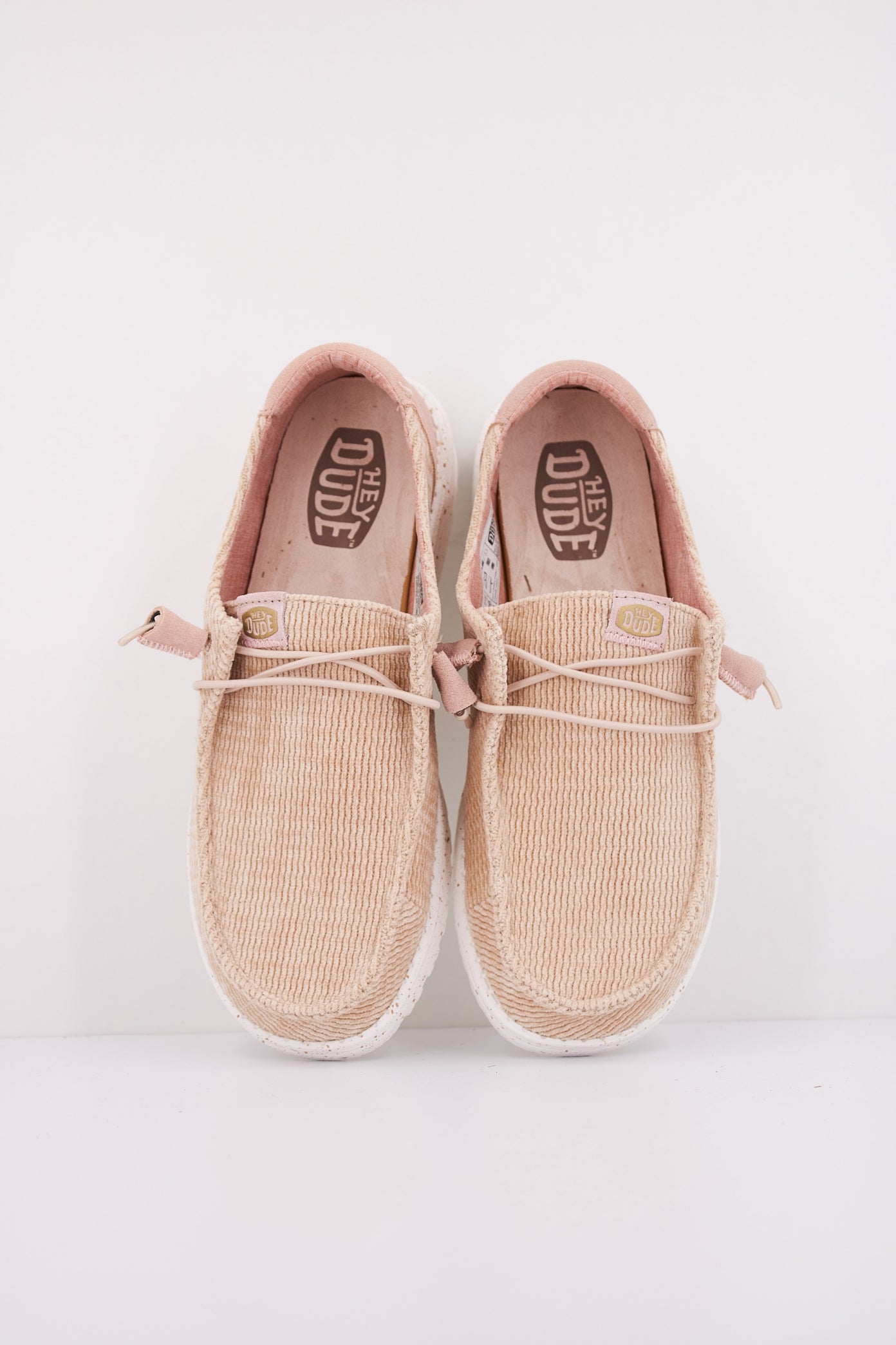 HEY DUDE WAVE CORDUROY en color TAUPE (3)