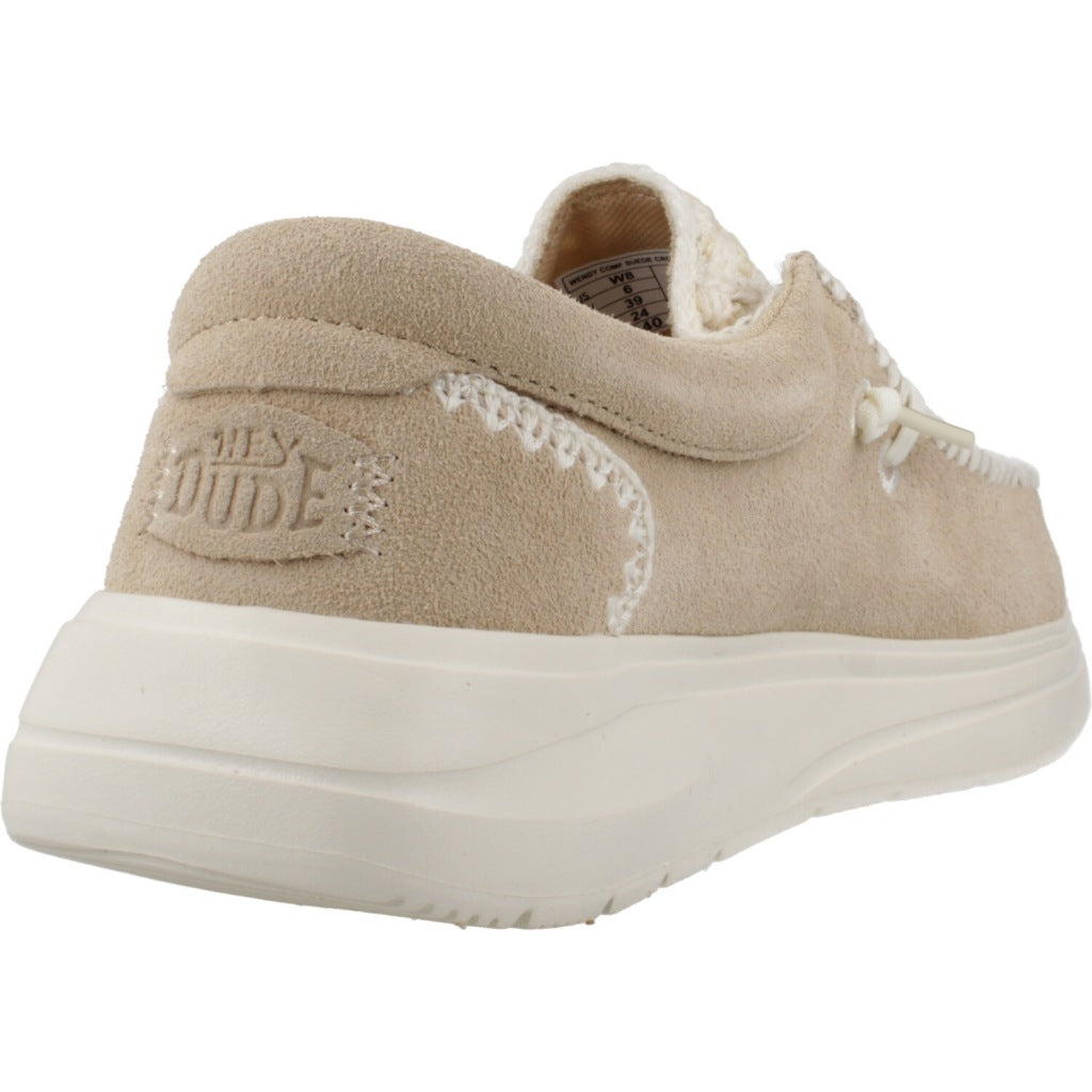 HEY DUDE WENDY COMF SUEDE CRO en color CRMMLT (3)