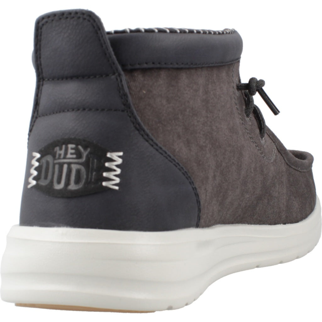 HEY DUDE WALLY MID GRIPR VIN en color BLACK (3)