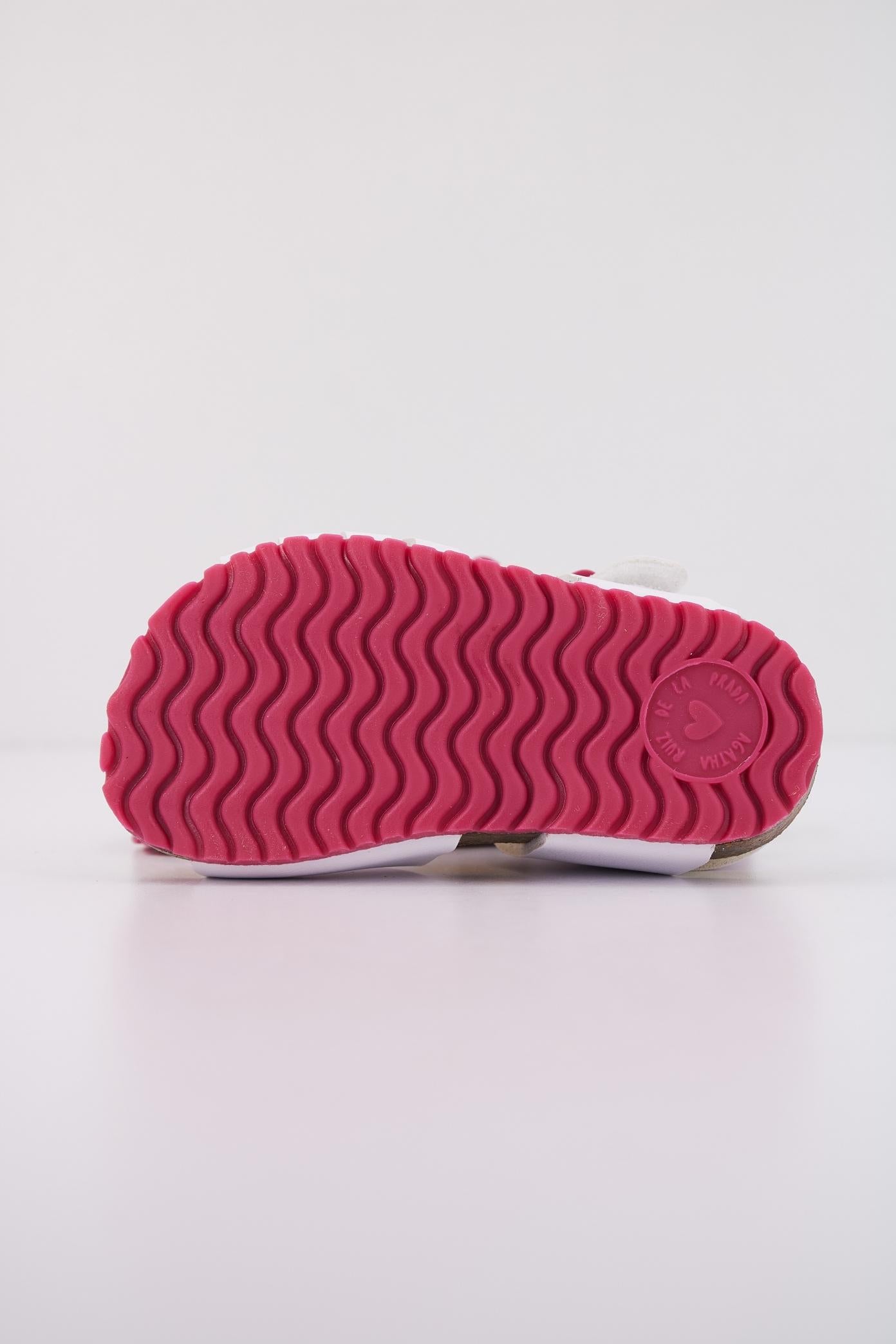 AGATHA RUIZ DE LA PRADA A en color BLANCO (5)