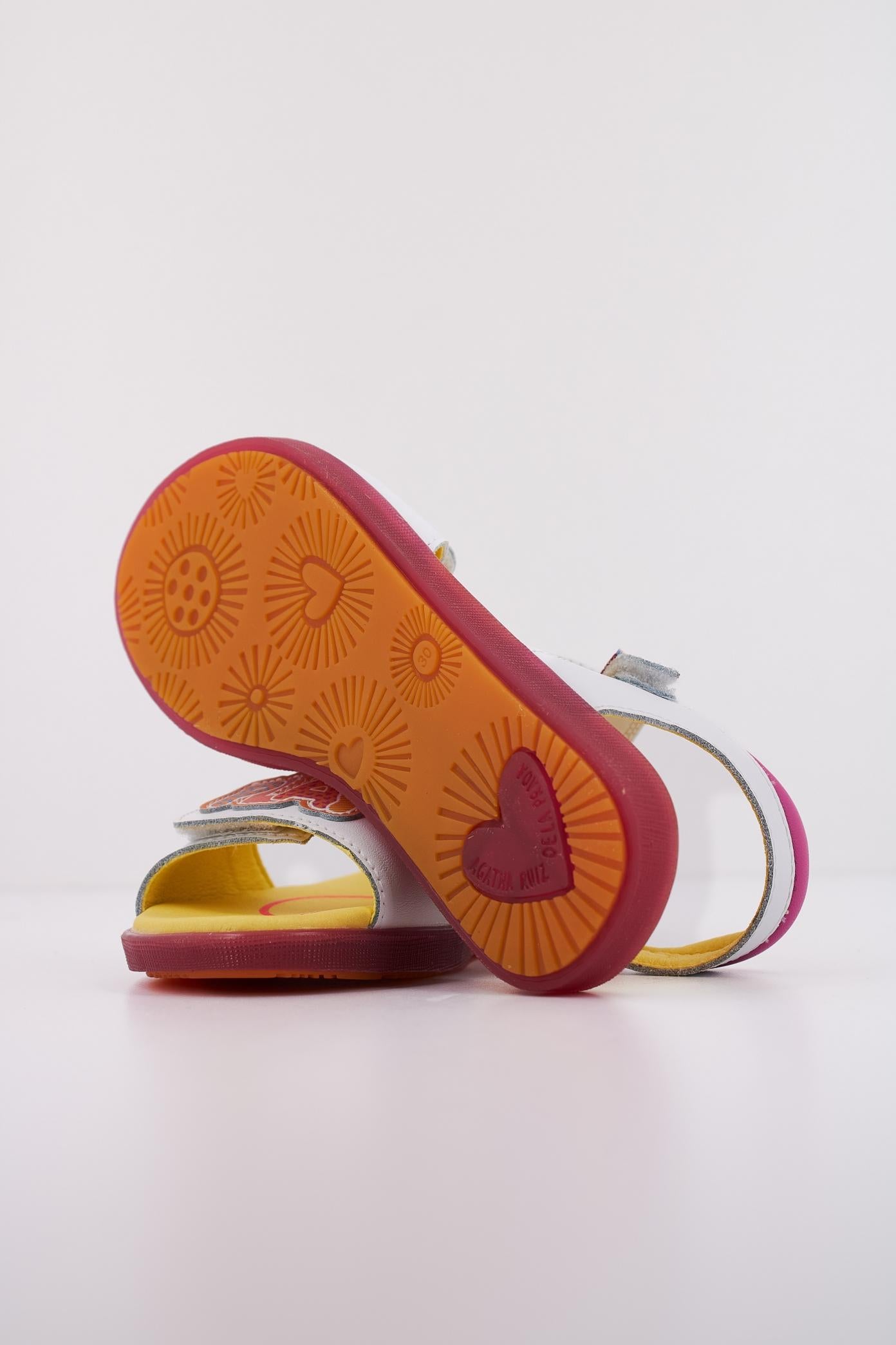 AGATHA RUIZ DE LA PRADA A en color BLANCO (5)