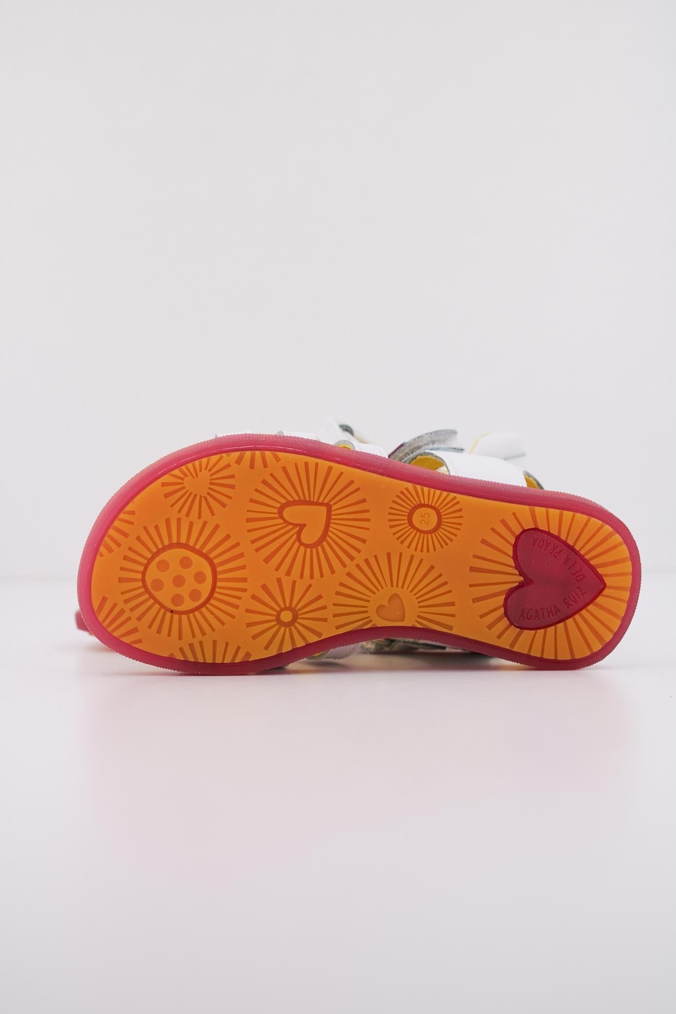 AGATHA RUIZ DE LA PRADA A en color BLANCO (5)