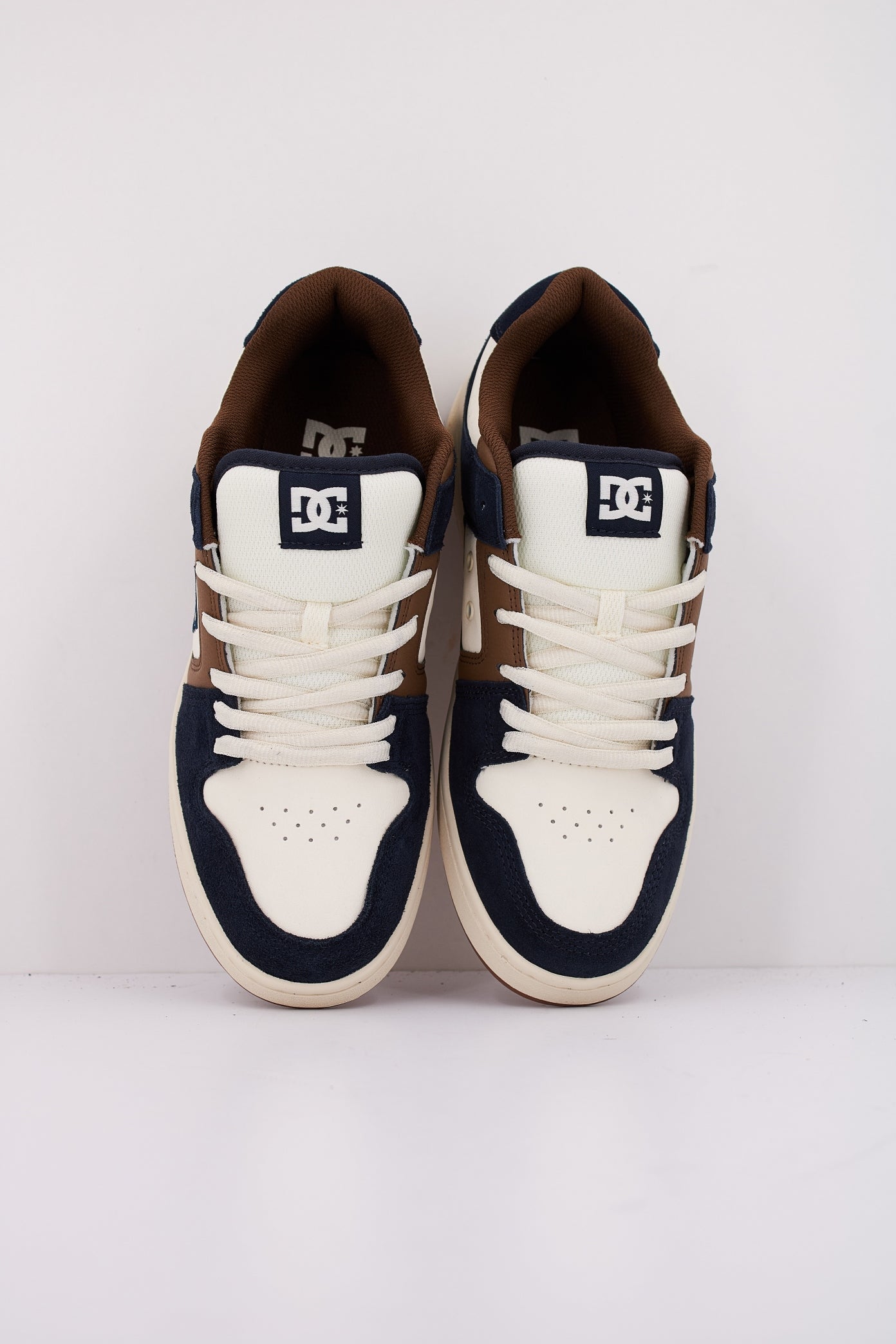 DC ADYS en color TBN (3)