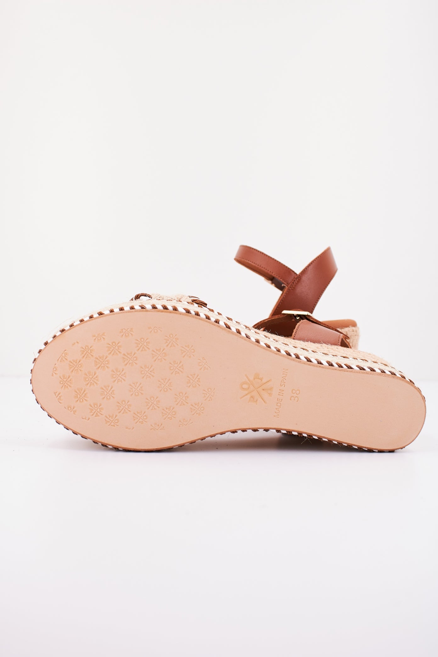 POPA ARAMBOL SUTACH en color CUERO (4)