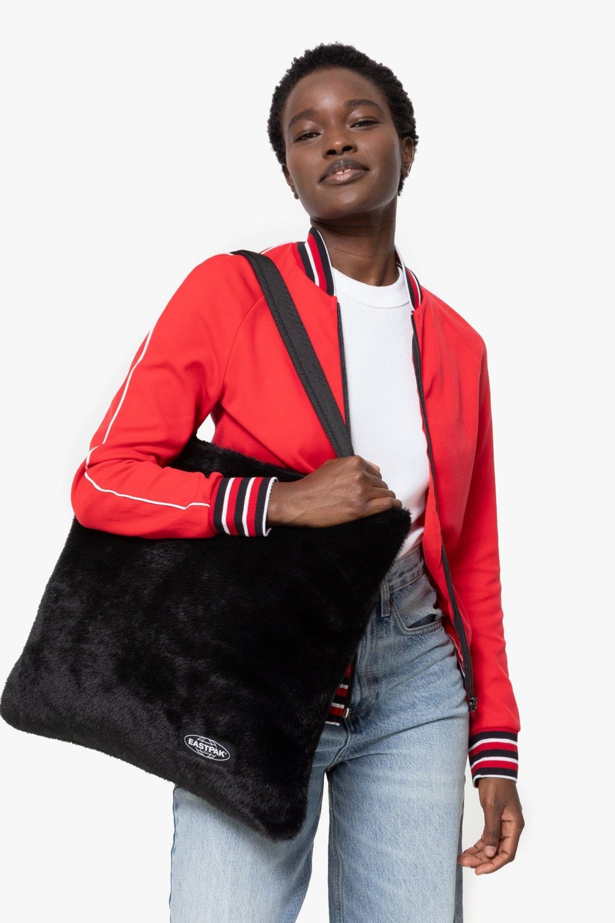 EASTPAK CHARLIE FUZZY en color BLACK (3)